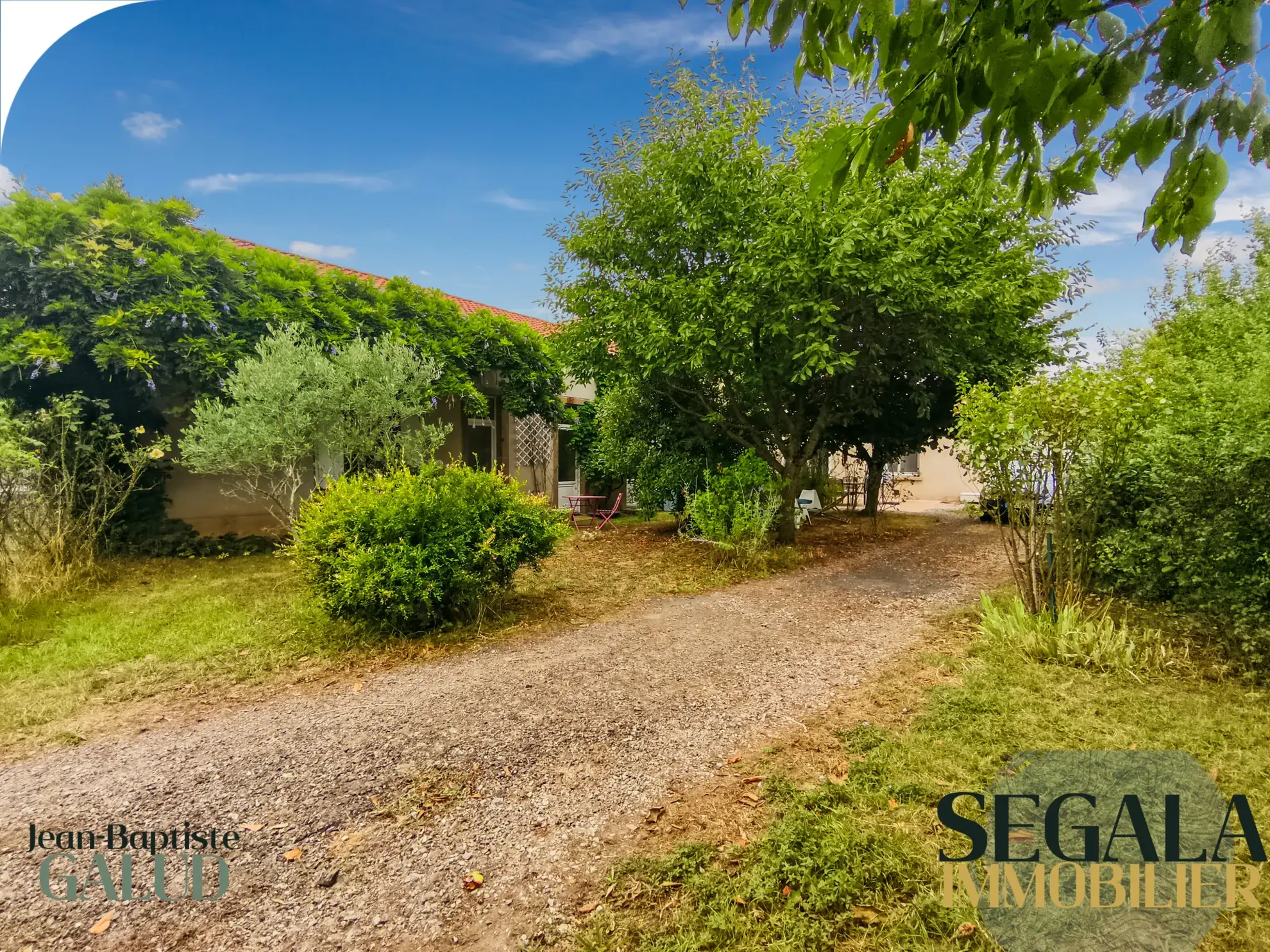 Maison spacieuse de 230 m² avec local professionnel à Sainte-Gemme