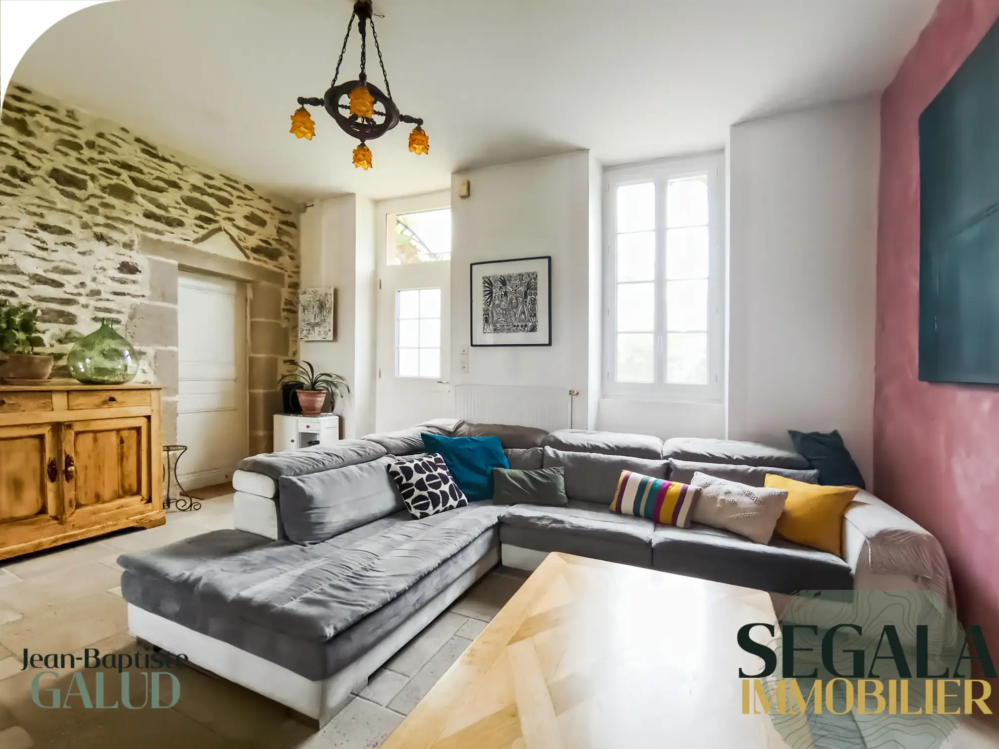 Maison spacieuse de 230 m² avec local professionnel à Sainte-Gemme 