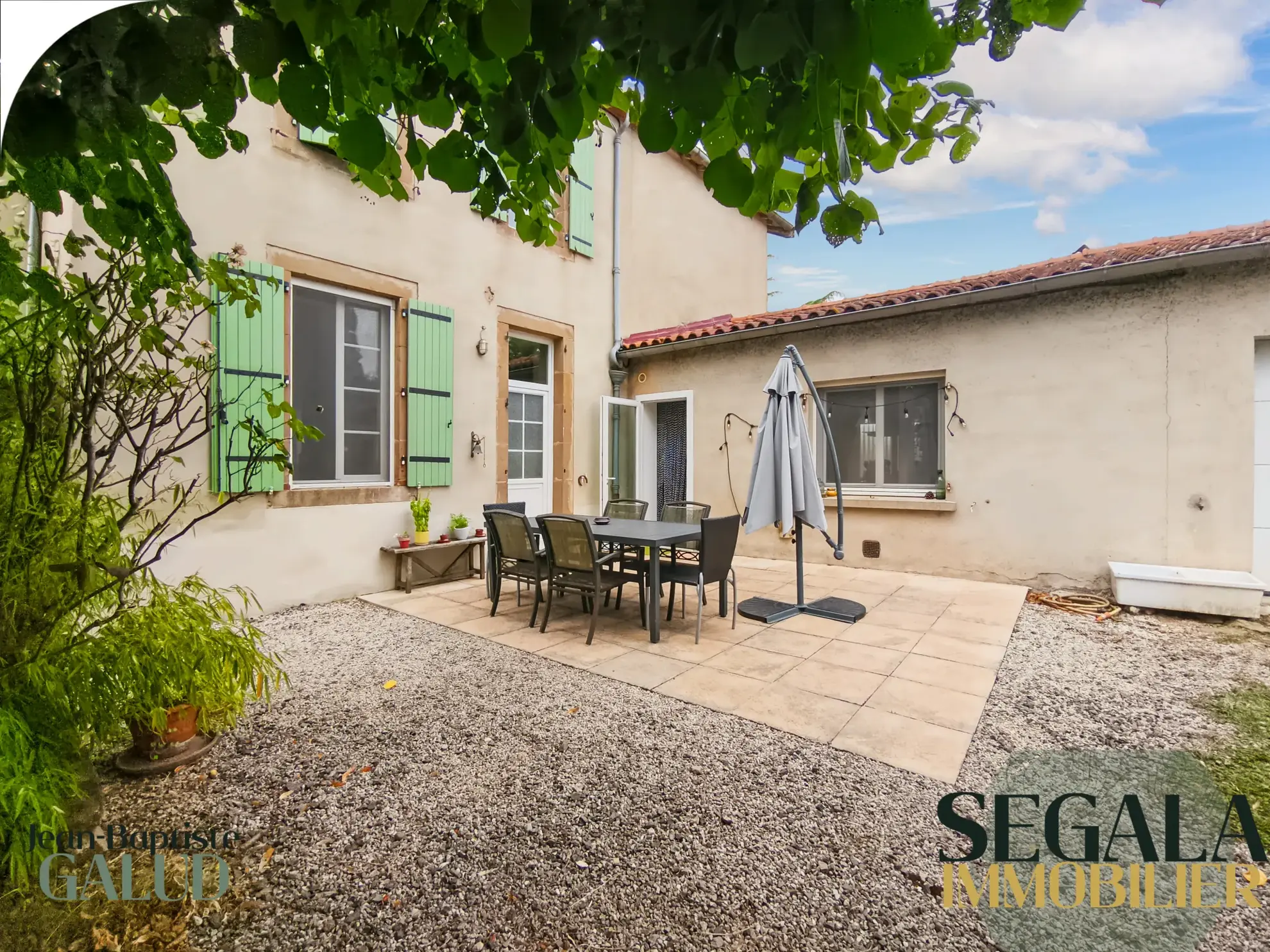 Maison spacieuse de 230 m² avec local professionnel à Sainte-Gemme 