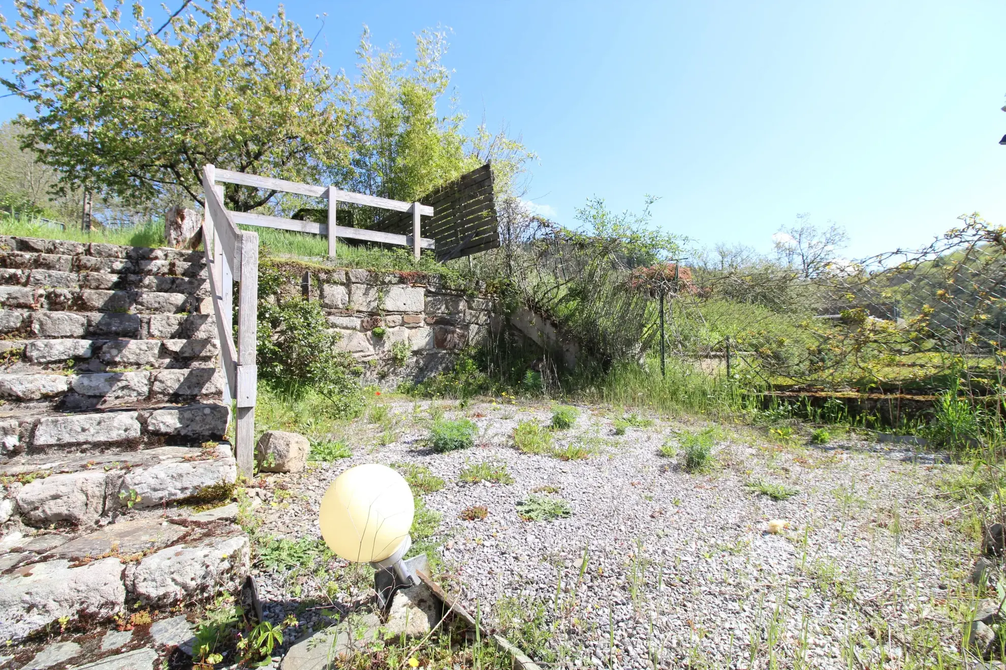 Maison en pierre de 159 m² avec jardin, terrasses et vue dégagée à Fayet 