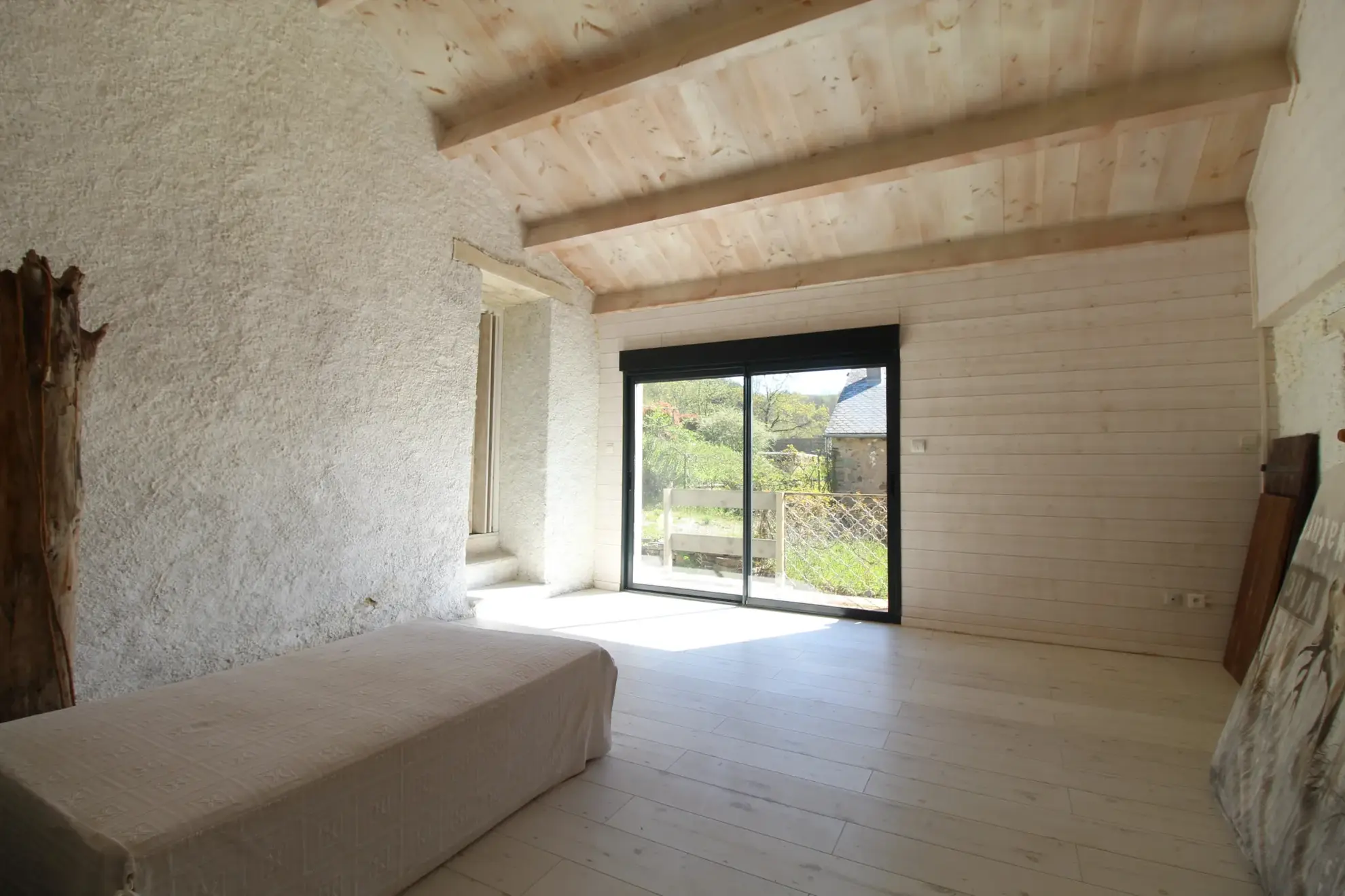 Maison en pierre de 159 m² avec jardin, terrasses et vue dégagée à Fayet 