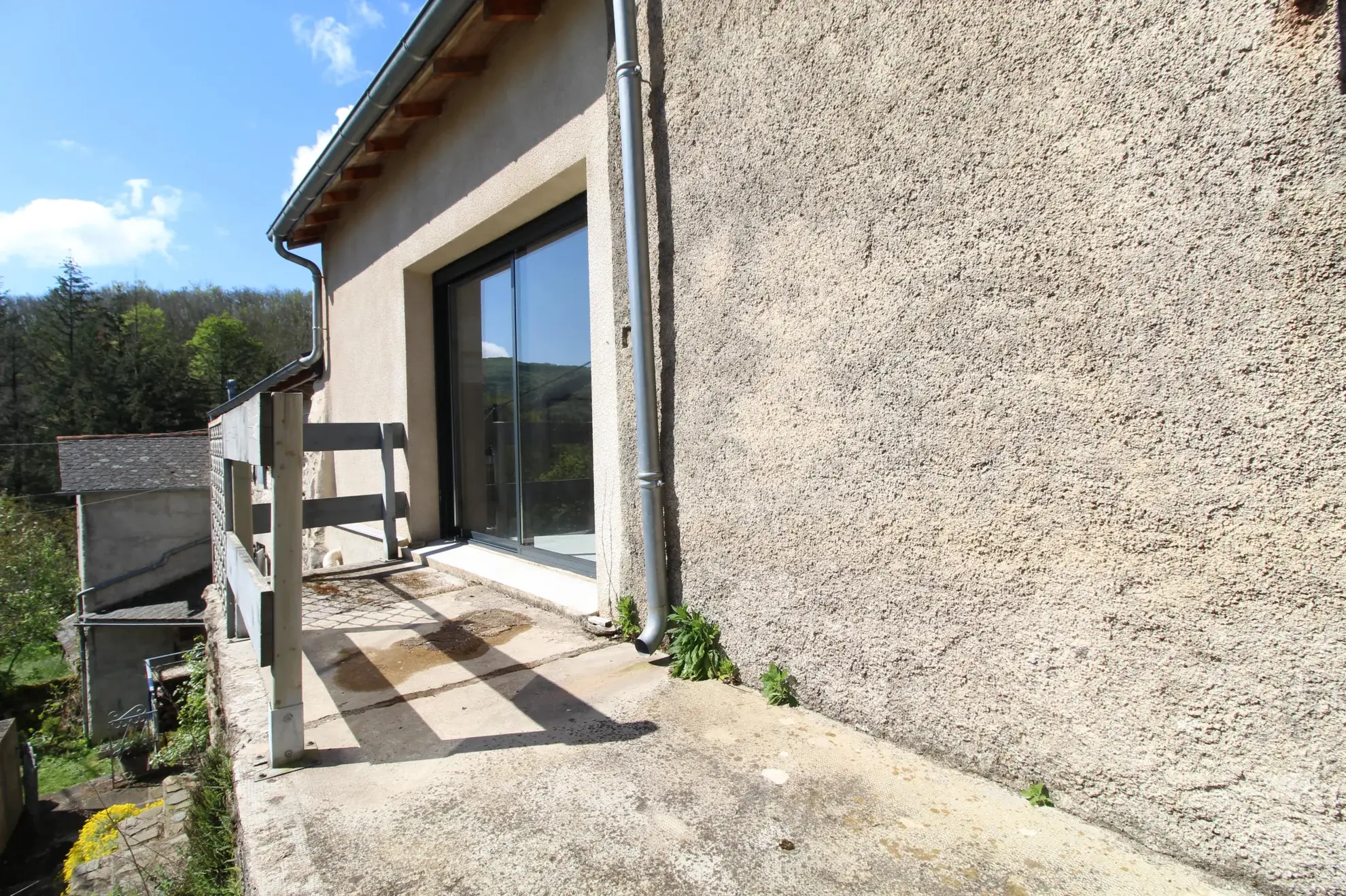 Maison en pierre de 159 m² avec jardin, terrasses et vue dégagée à Fayet 
