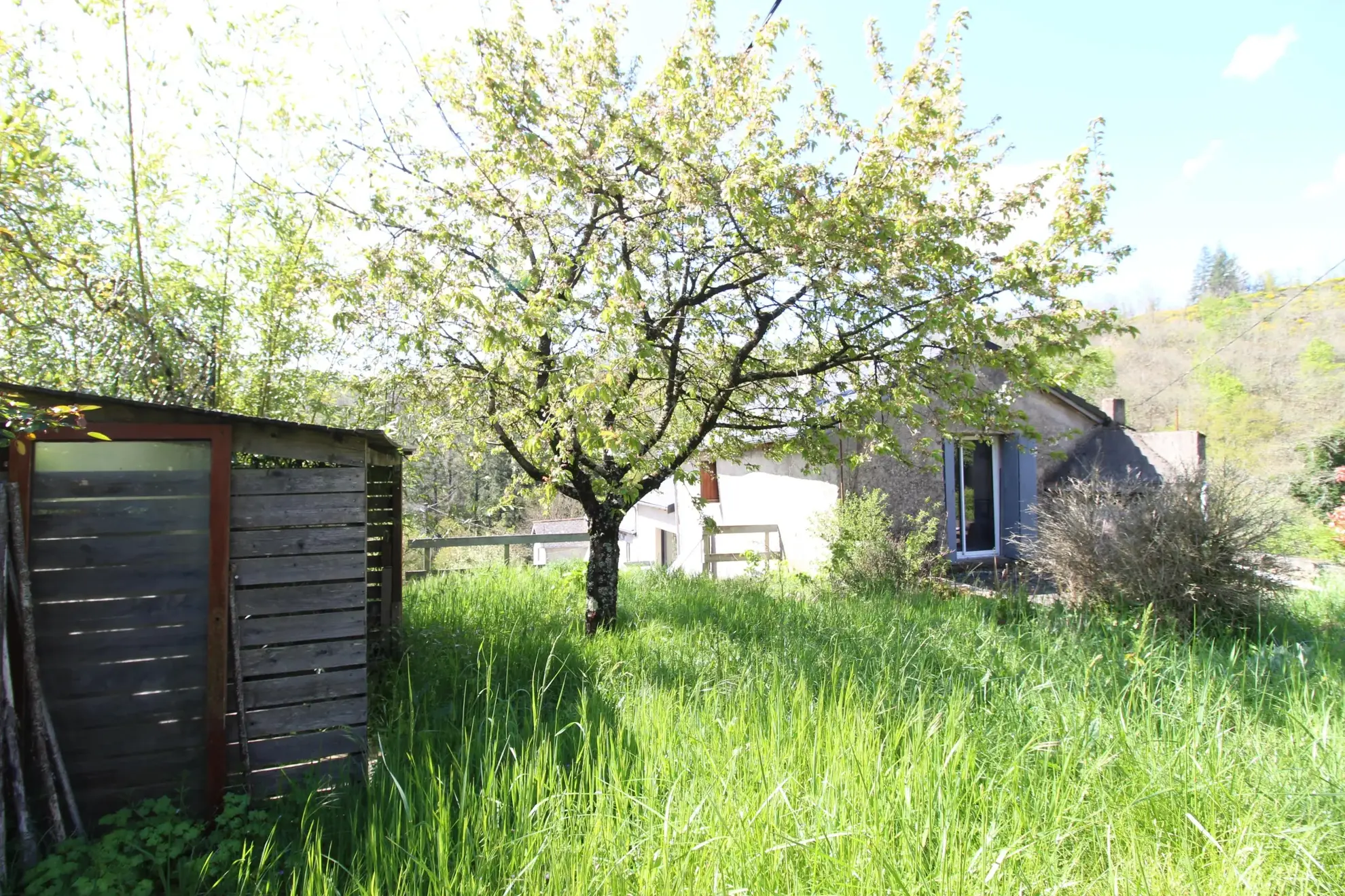 Maison en pierre de 159 m² avec jardin, terrasses et vue dégagée à Fayet 