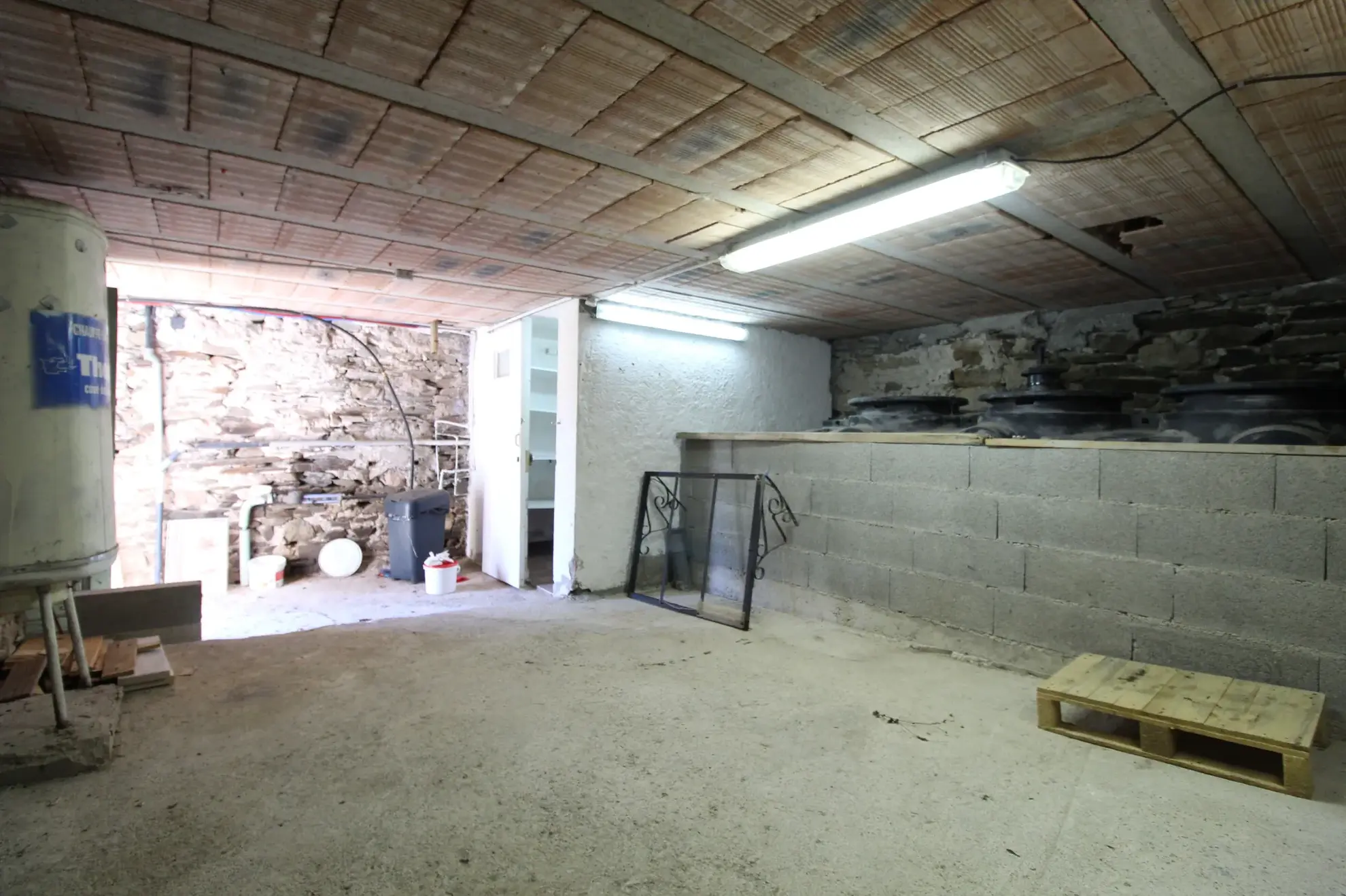 Maison en pierre de 159 m² avec jardin, terrasses et vue dégagée à Fayet 