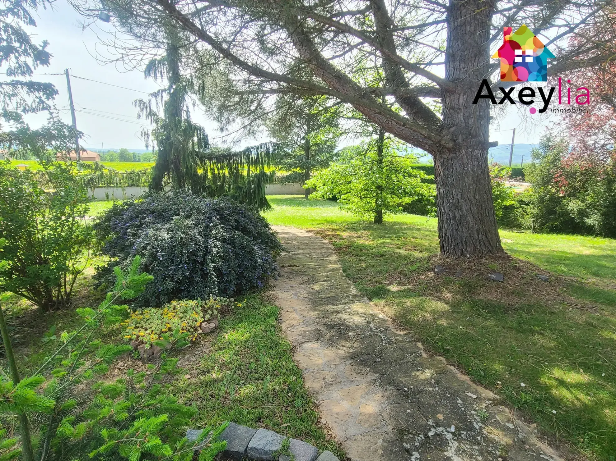 Maison à vendre à Mably avec 4 chambres et grand terrain de 2550 m² 