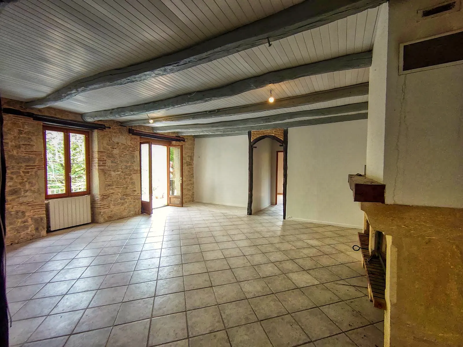 Maison en pierre avec terrain arboré et terrasse à Boissieres (46150) 