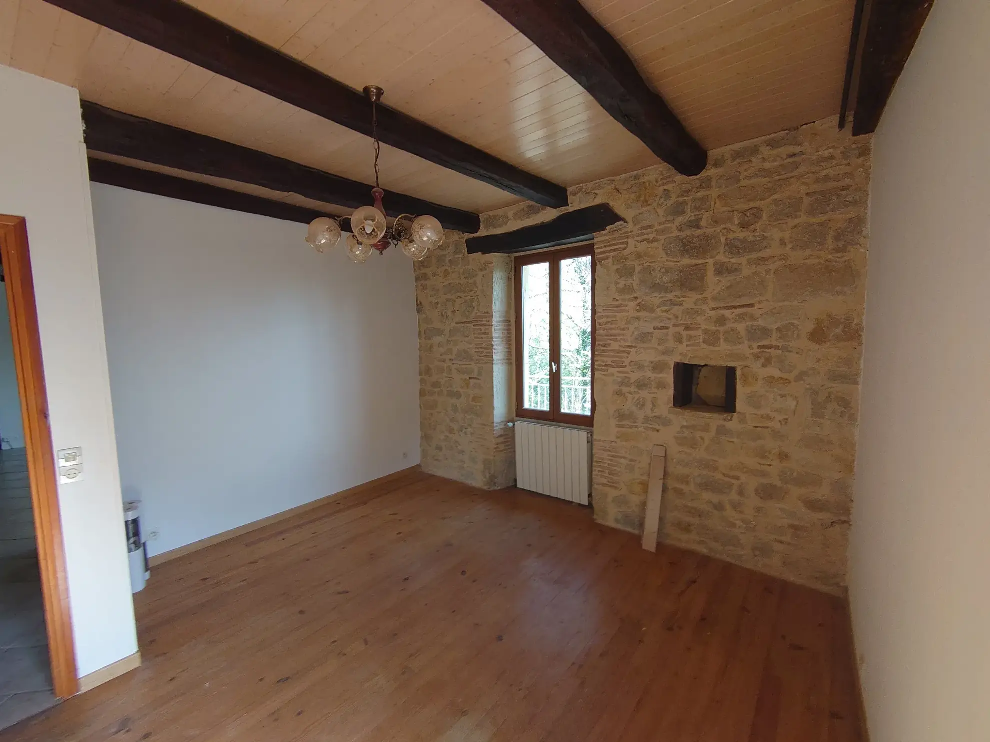 Maison en pierre avec terrain arboré et terrasse à Boissieres (46150) 