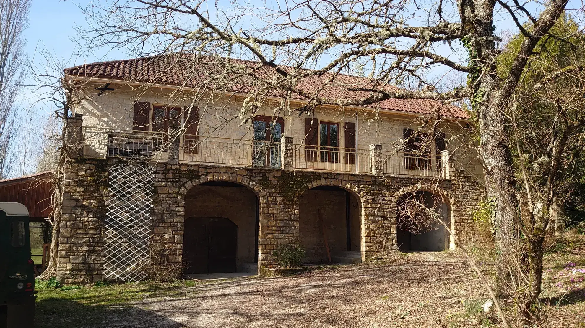 Maison en pierre avec terrain arboré et terrasse à Boissieres (46150) 