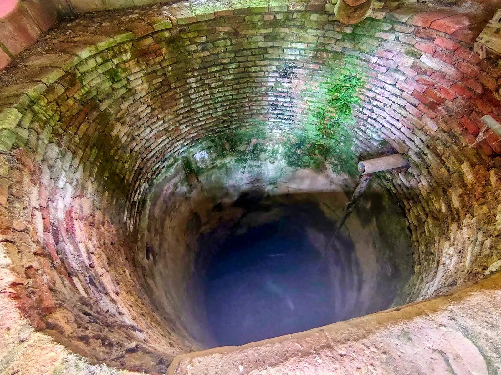 Maison en pierre avec terrain arboré et terrasse à Boissieres (46150) 