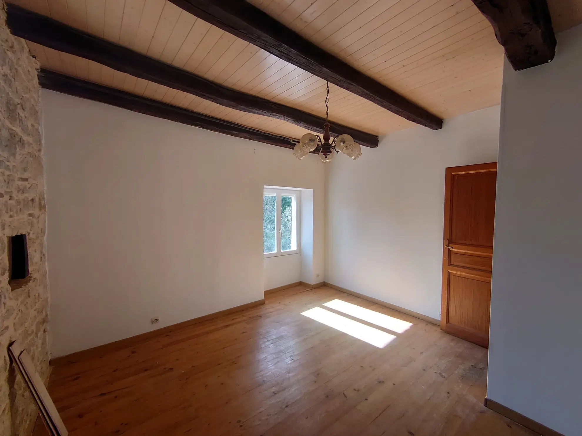 Maison en pierre avec terrain arboré et terrasse à Boissieres (46150) 