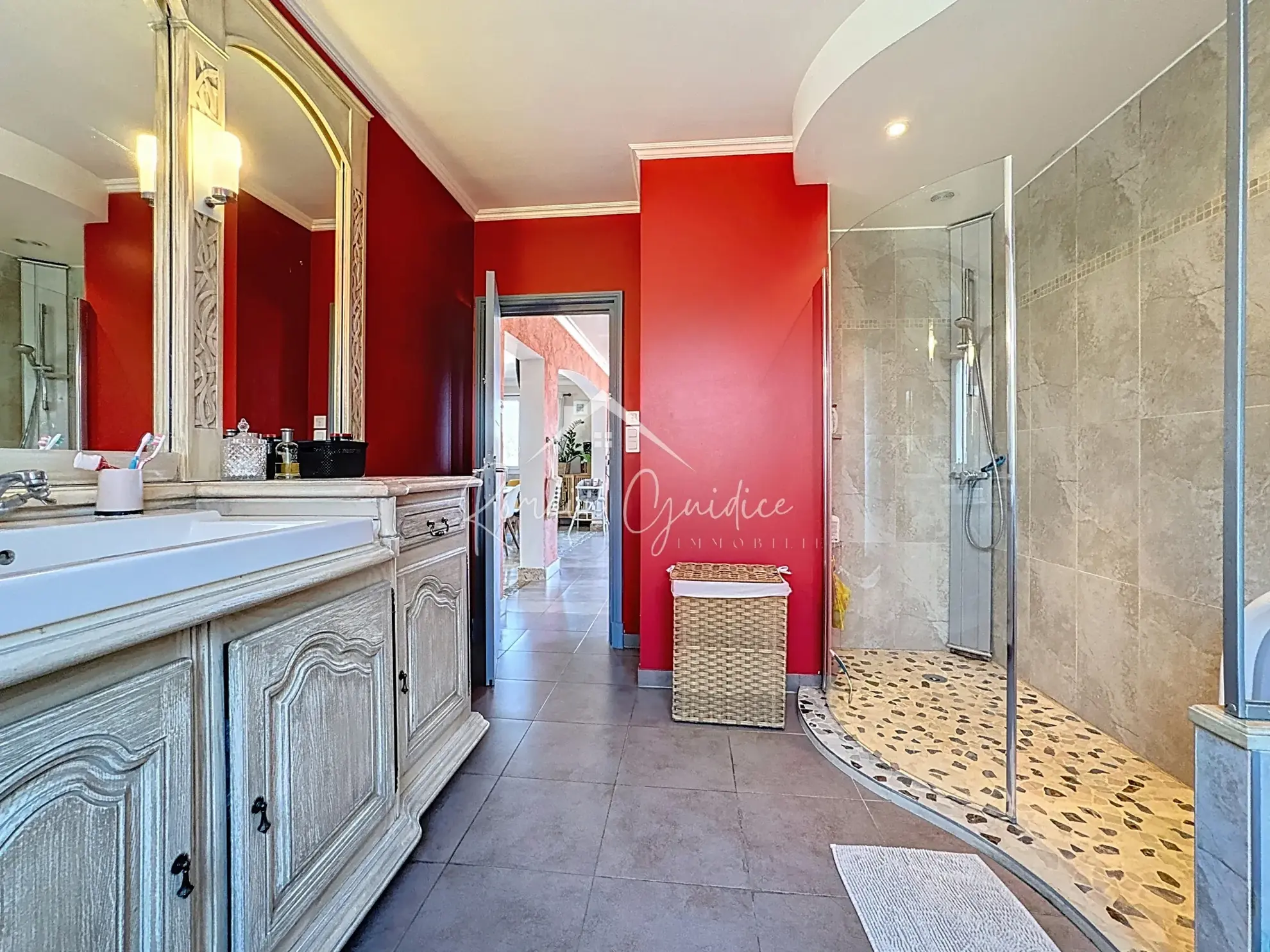 Maison type 5 avec vue sur Millau, 147 m², garage et terrasse à Creissels 