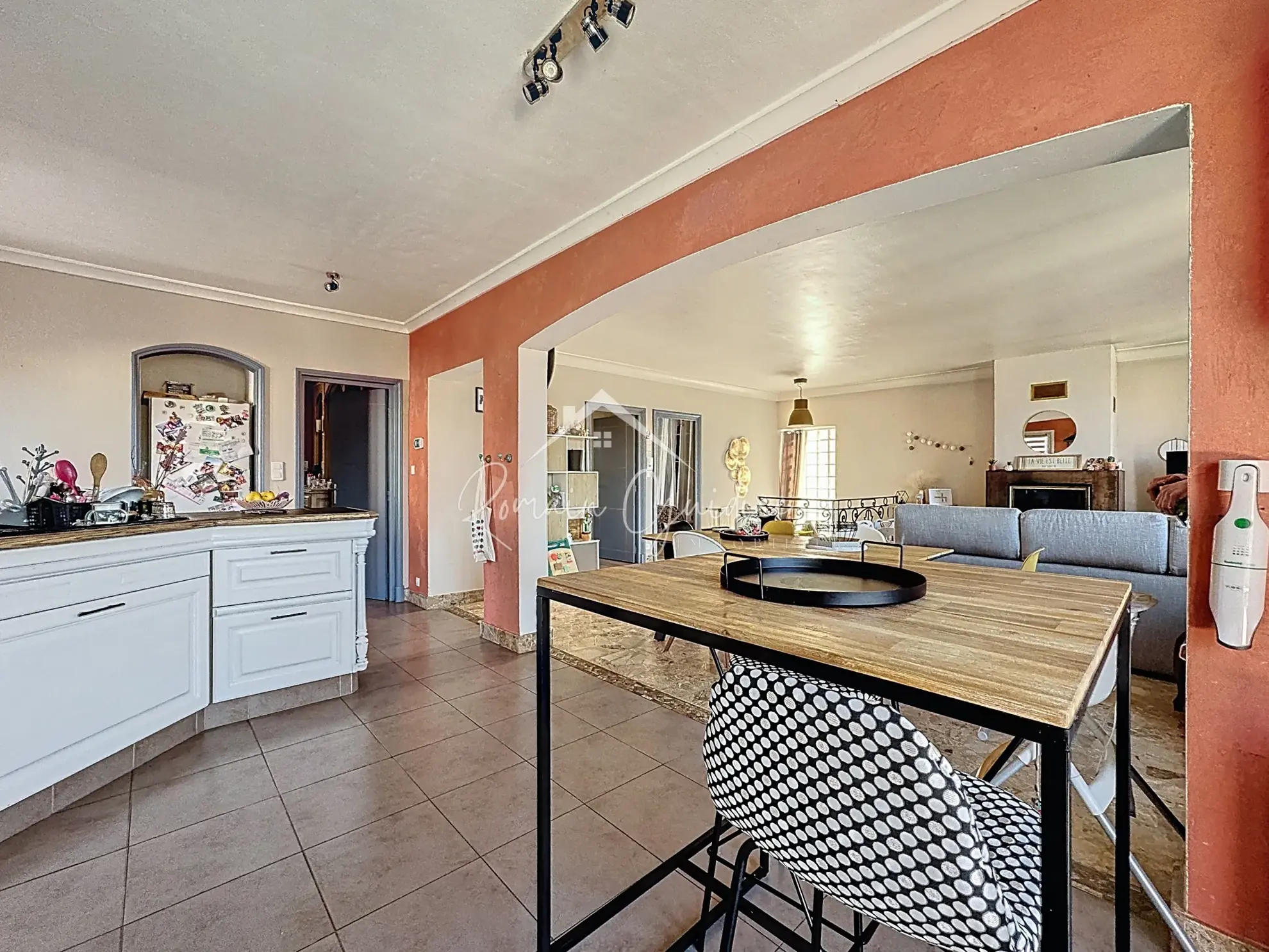 Maison type 5 avec vue sur Millau, 147 m², garage et terrasse à Creissels 