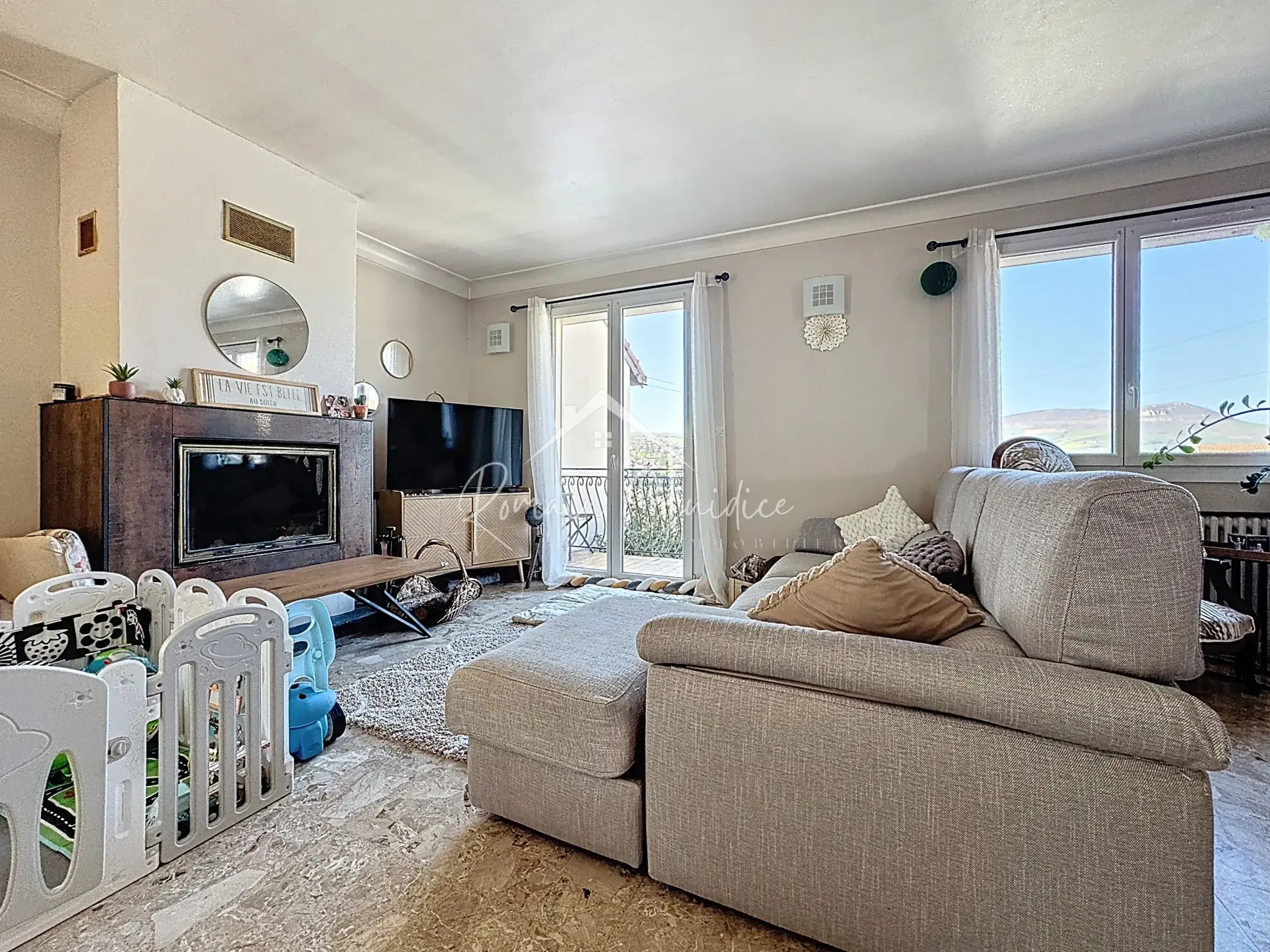 Maison type 5 avec vue sur Millau, 147 m², garage et terrasse à Creissels 