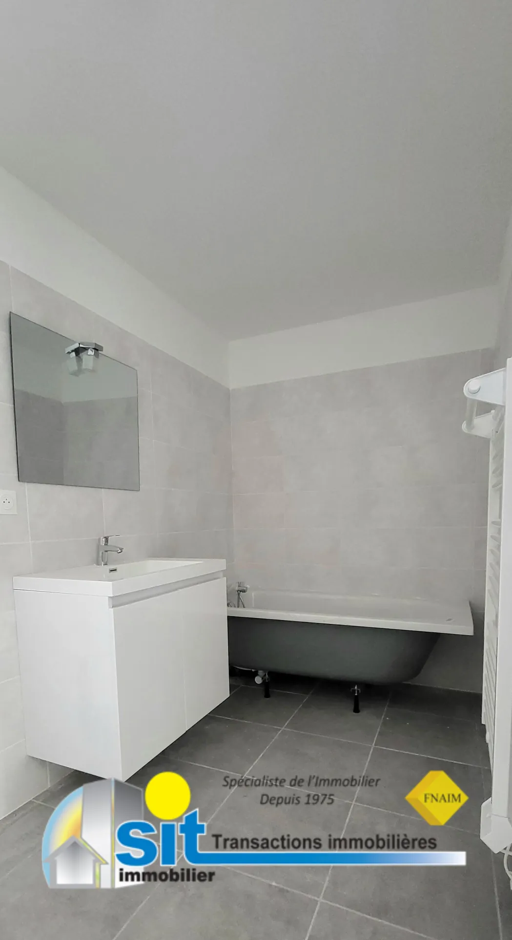 Maison de ville rénovée à Vienne Charavel avec garage, jardin et terrasse - 100 m² 