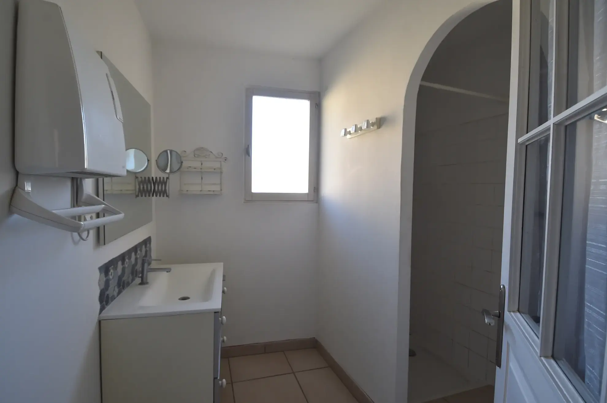 Maison de village à Caderousse de 106 m² avec jardin, proche des commodités 