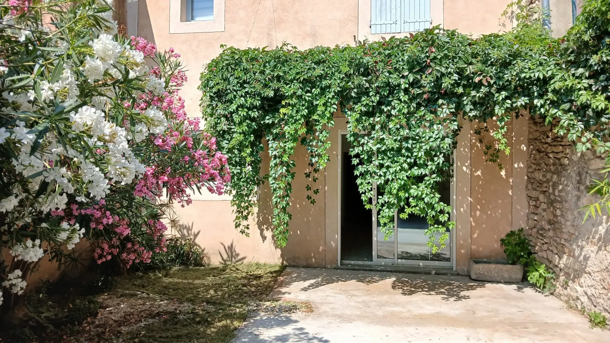 Maison de village à Caderousse de 106 m² avec jardin, proche des commodités 