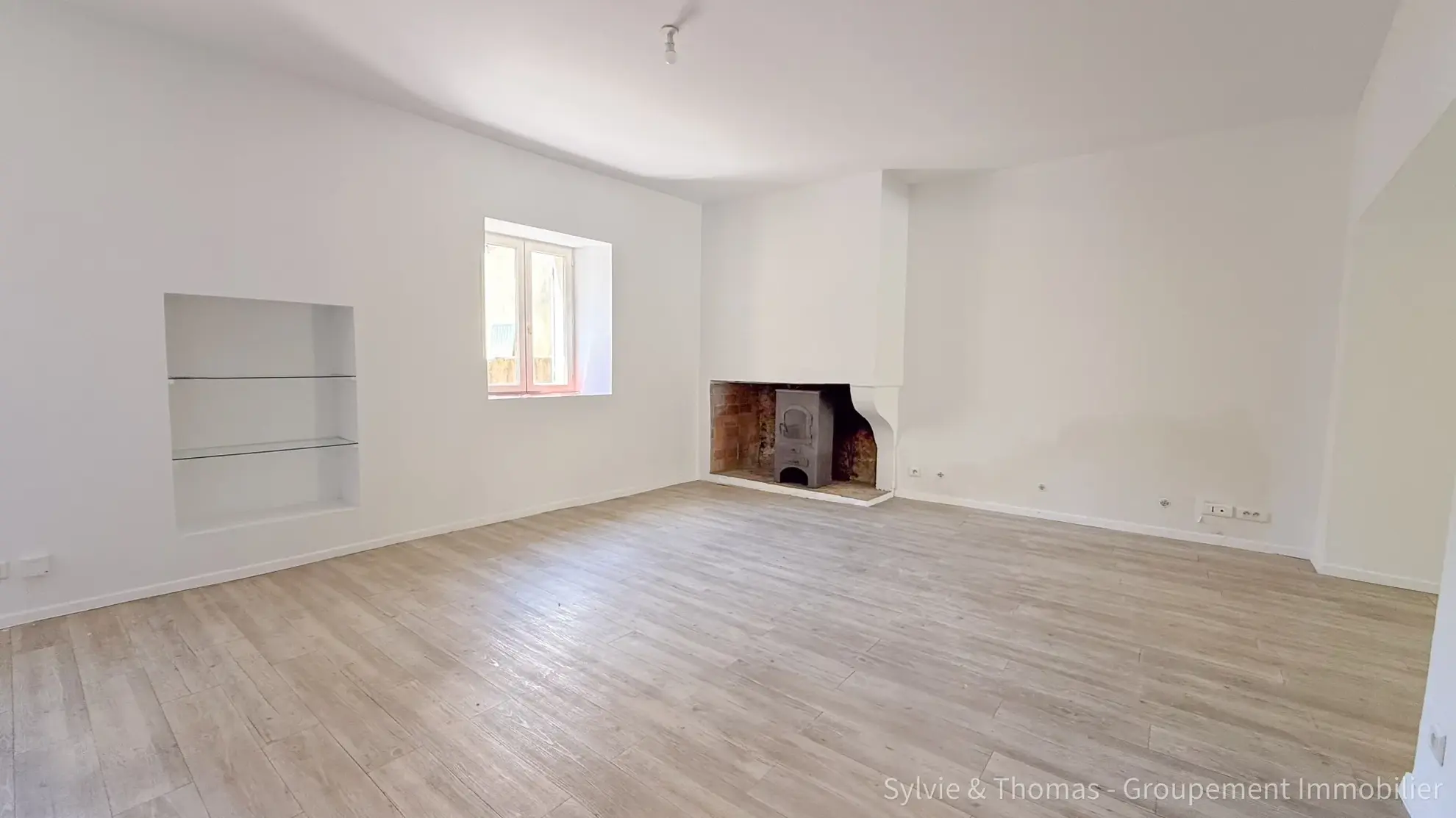 Maison de village à Caderousse de 106 m² avec jardin, proche des commodités 