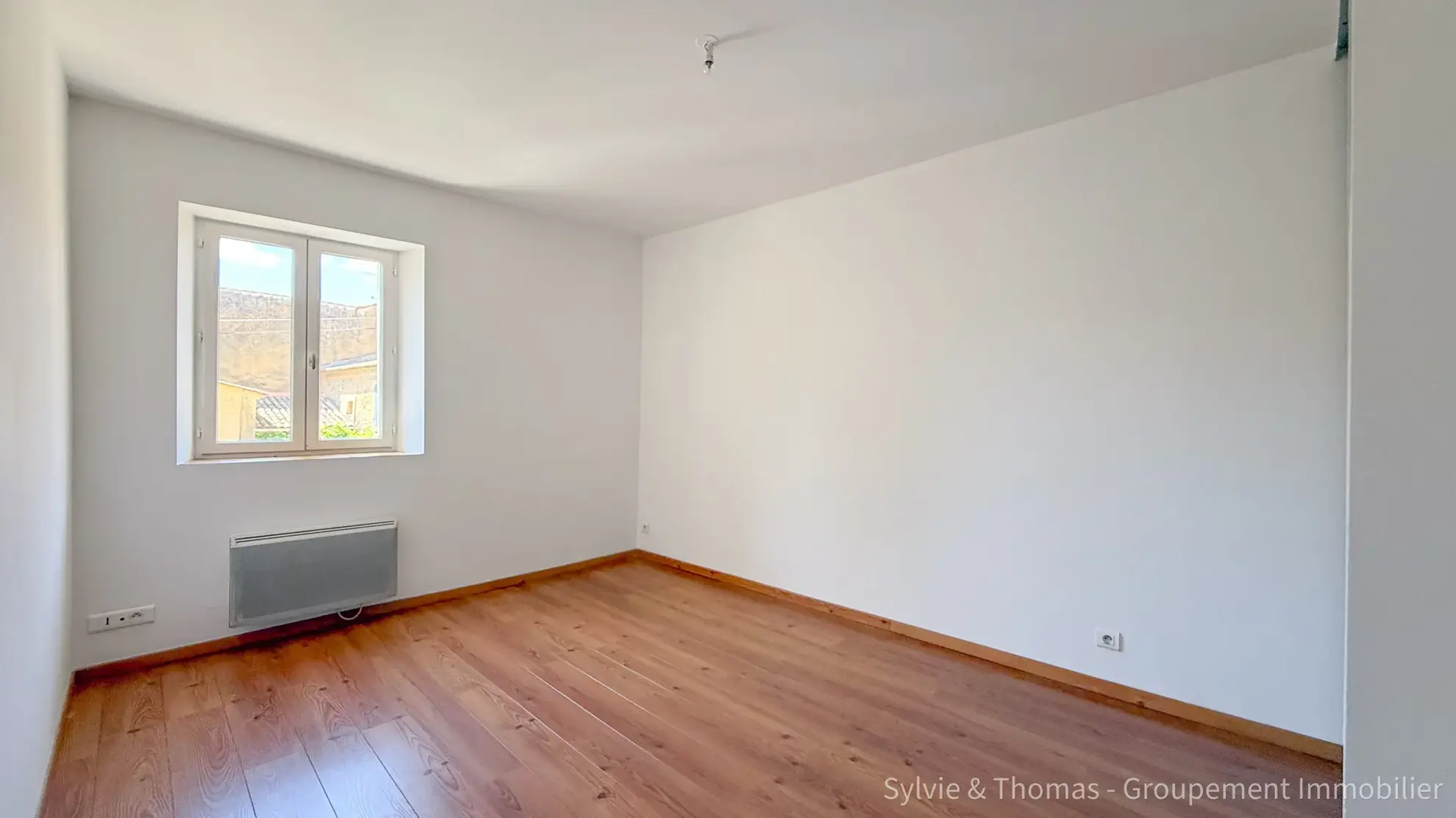 Maison de village à Caderousse de 106 m² avec jardin, proche des commodités 