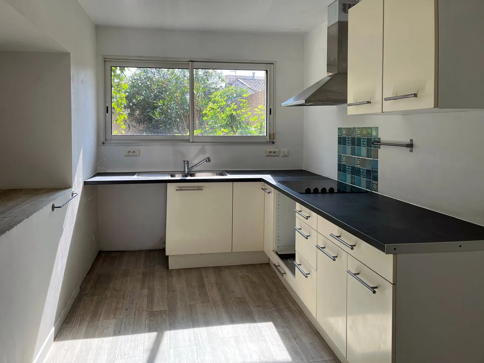 Maison de village à Caderousse de 106 m² avec jardin, proche des commodités 