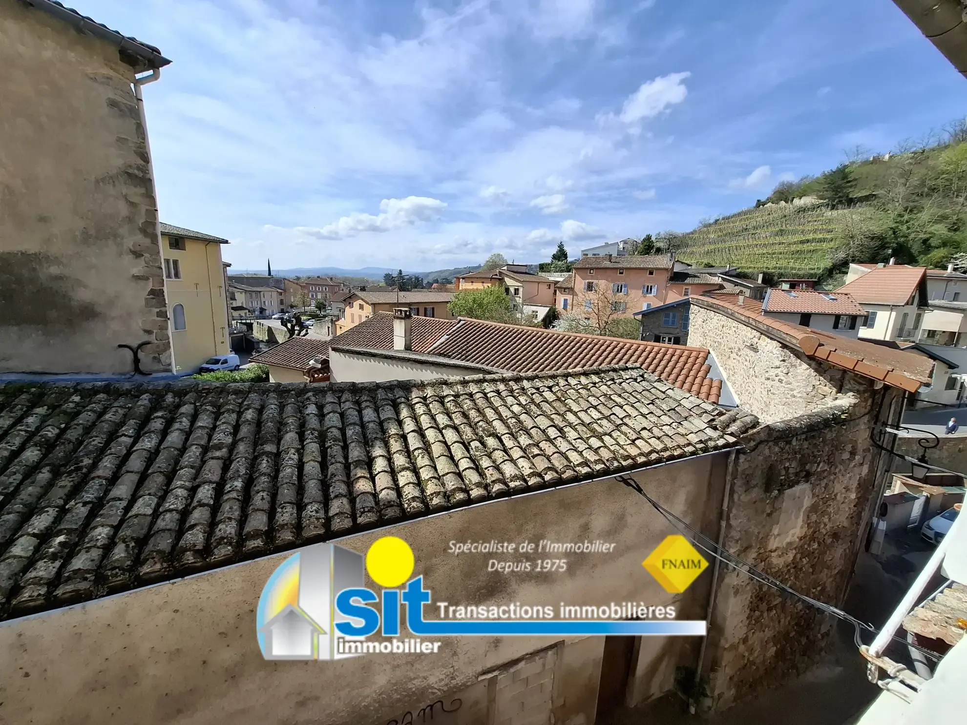 Maison de ville avec garage à Condrieu - 80 m², secteur calme 