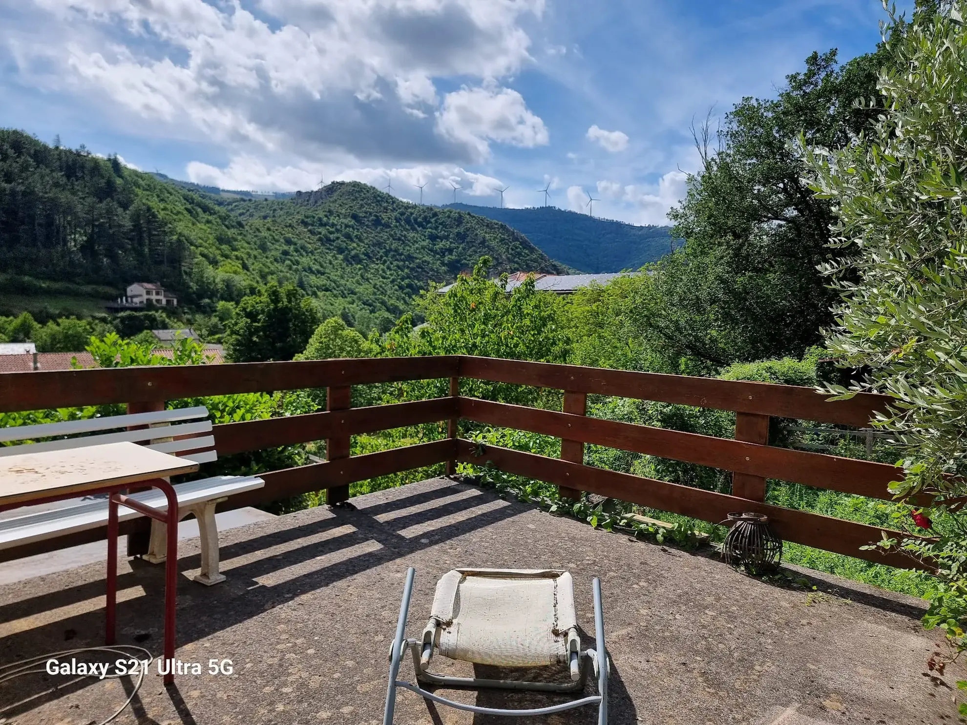 Belle maison avec terrain à Brusque, 3 chambres, vue panoramique, potentiel indépendant