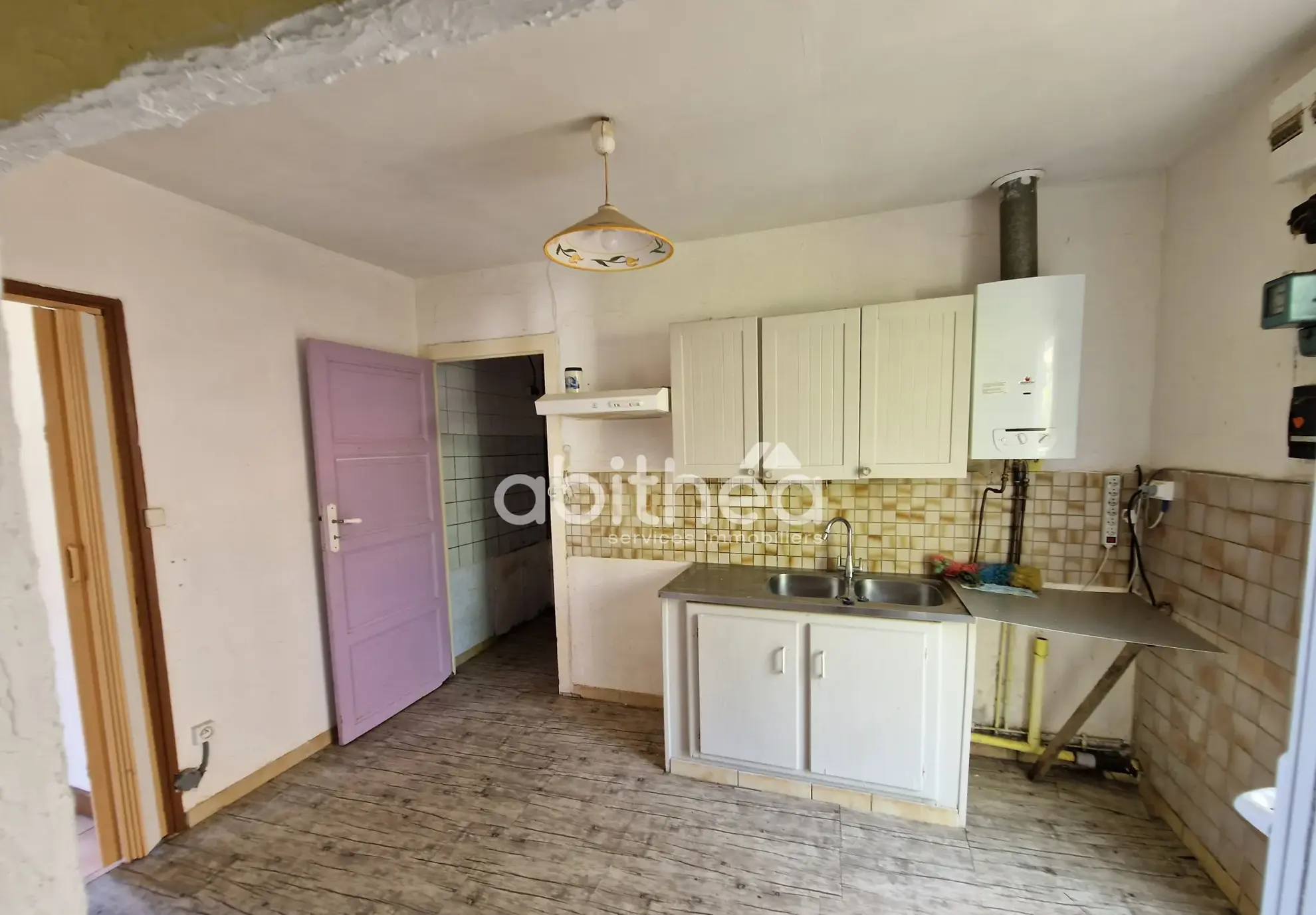 Maison de plain-pied avec dépendance et jardin à Roumazieres Loubert 