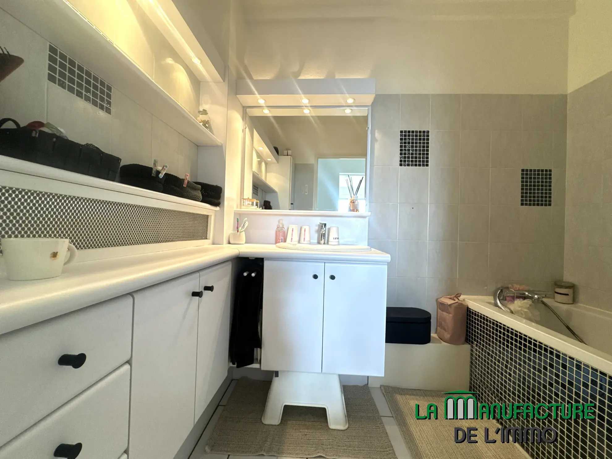 Appartement F5 de 98 m² avec balcon, cave et parking à Villars Le Plat Haut 