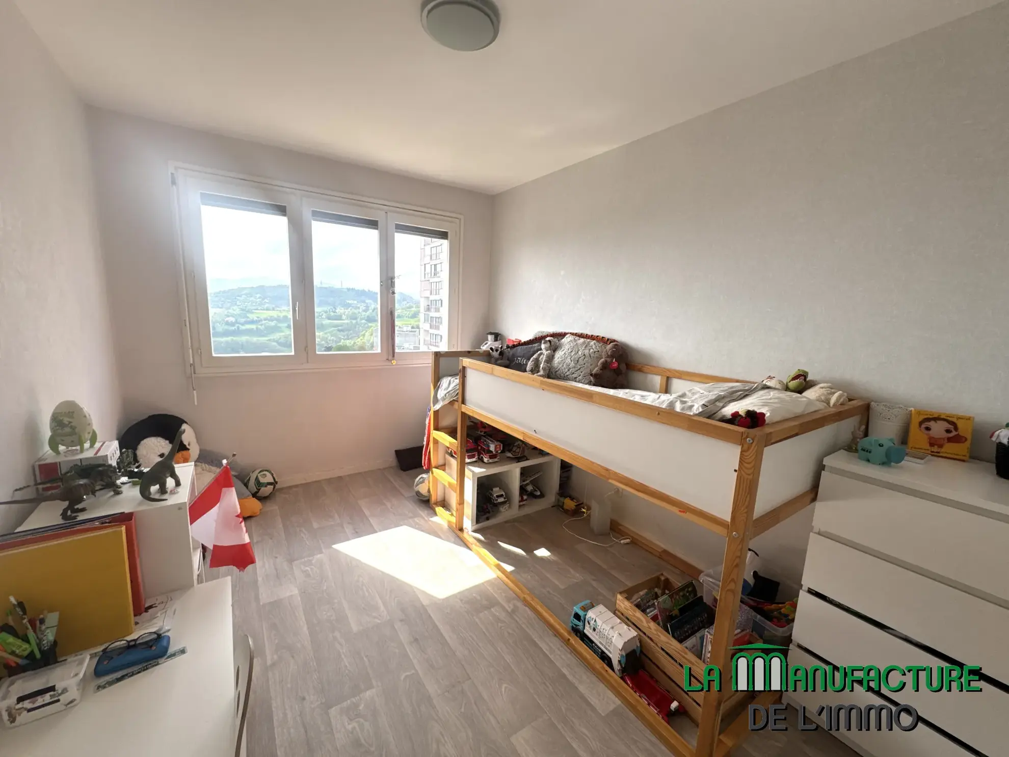 Appartement F5 de 98 m² avec balcon, cave et parking à Villars Le Plat Haut 