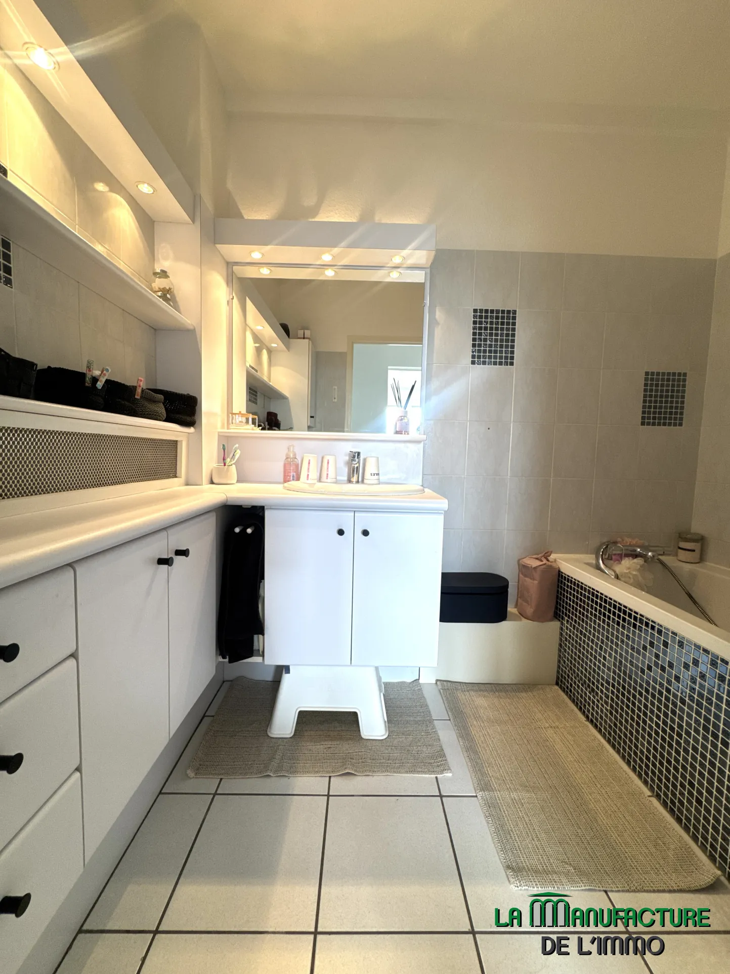 Appartement F5 de 98 m² avec balcon, cave et parking à Villars Le Plat Haut 