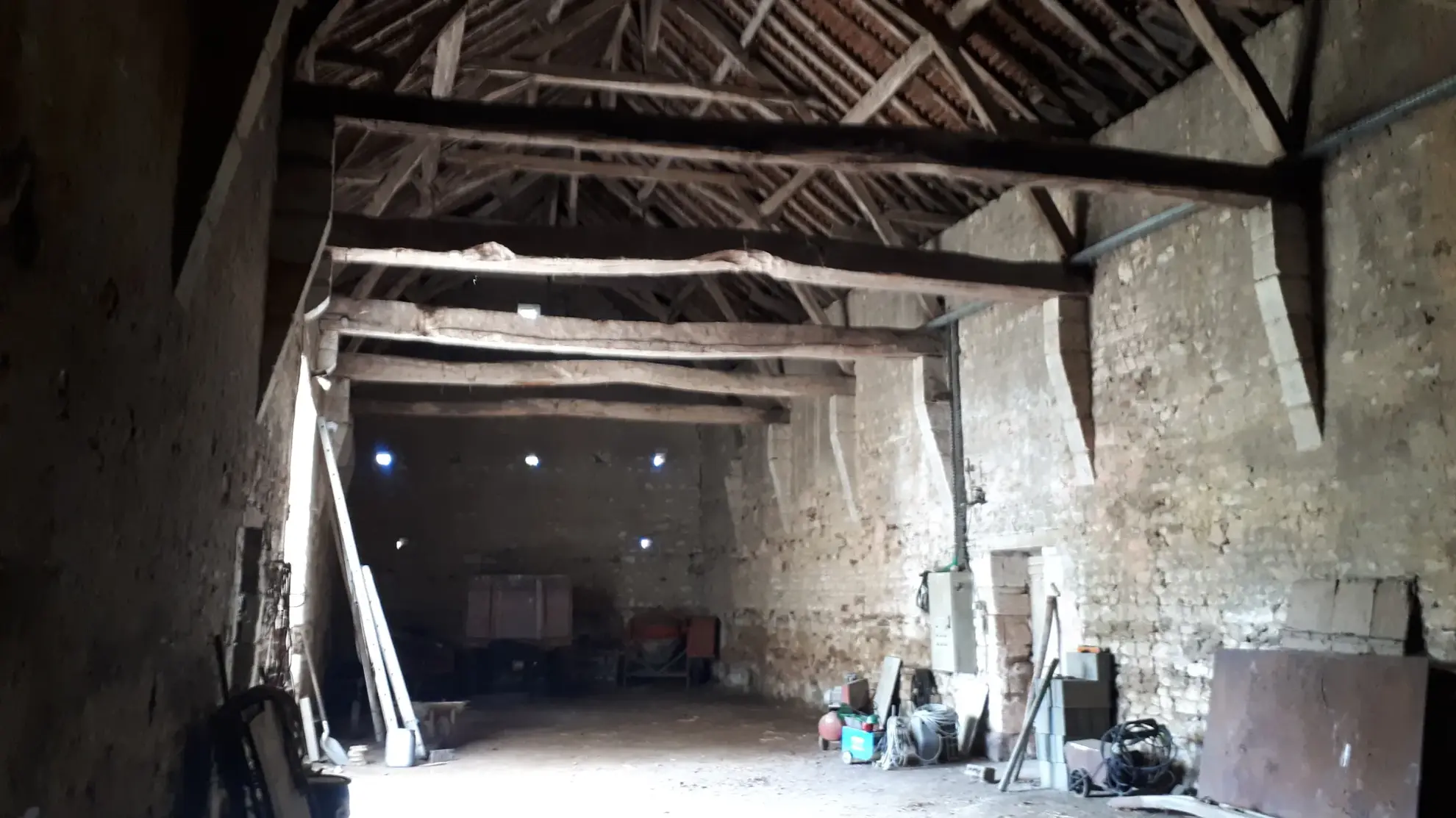 Ensemble immobilier de charme à Dangé-Saint-Romain avec maison, corps de ferme et dépendances 