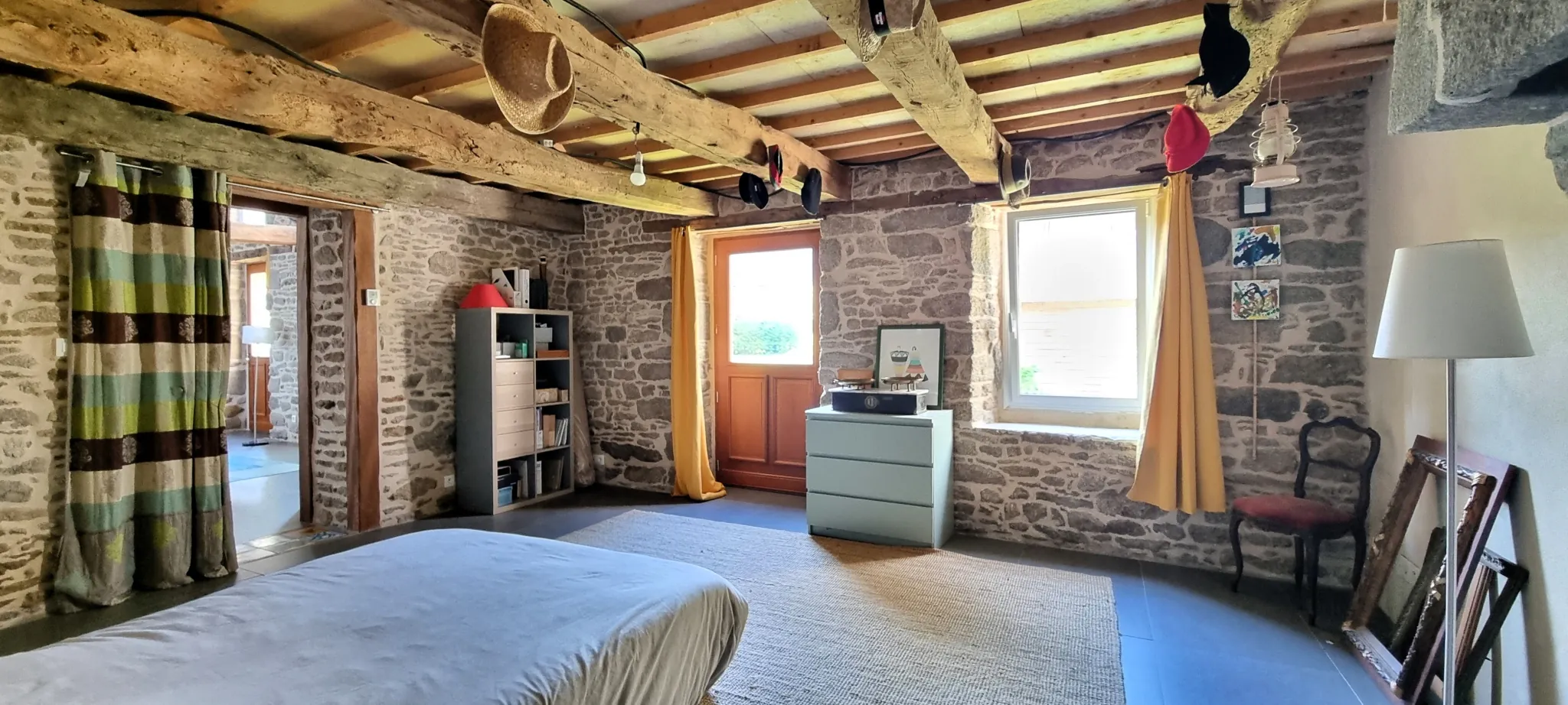 Longère de 5 pièces avec gîte indépendant à Ménéac près de Rennes 