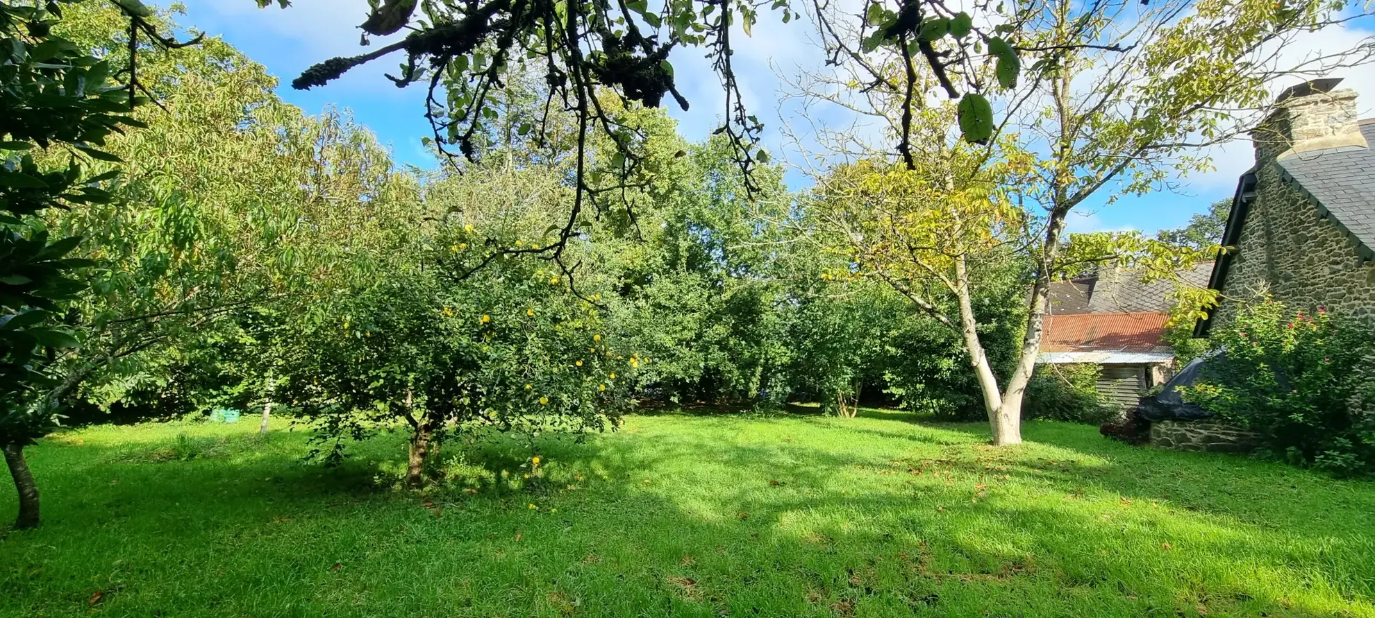 Longère de 5 pièces avec gîte indépendant à Ménéac près de Rennes 