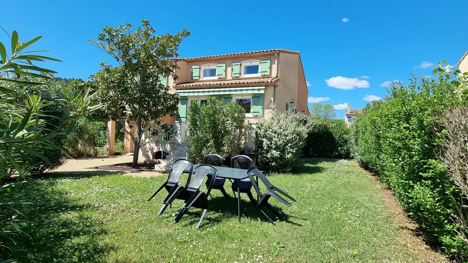 Villa 3 chambres à Vidauban dans un domaine sécurisé avec piscine et équipements modernes 