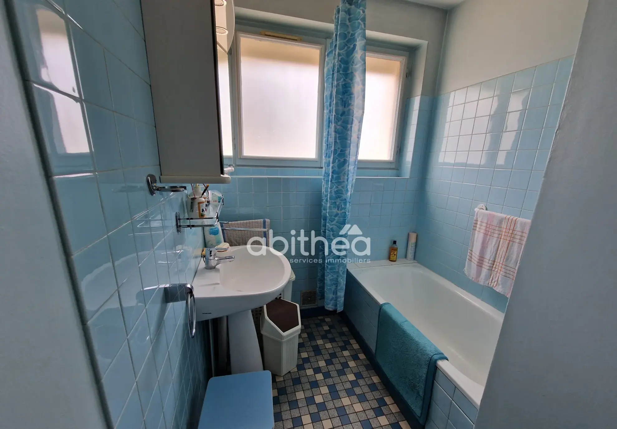 Maison de 90 m² à vendre à Roumazieres Loubert avec garage et terrain clôturé 