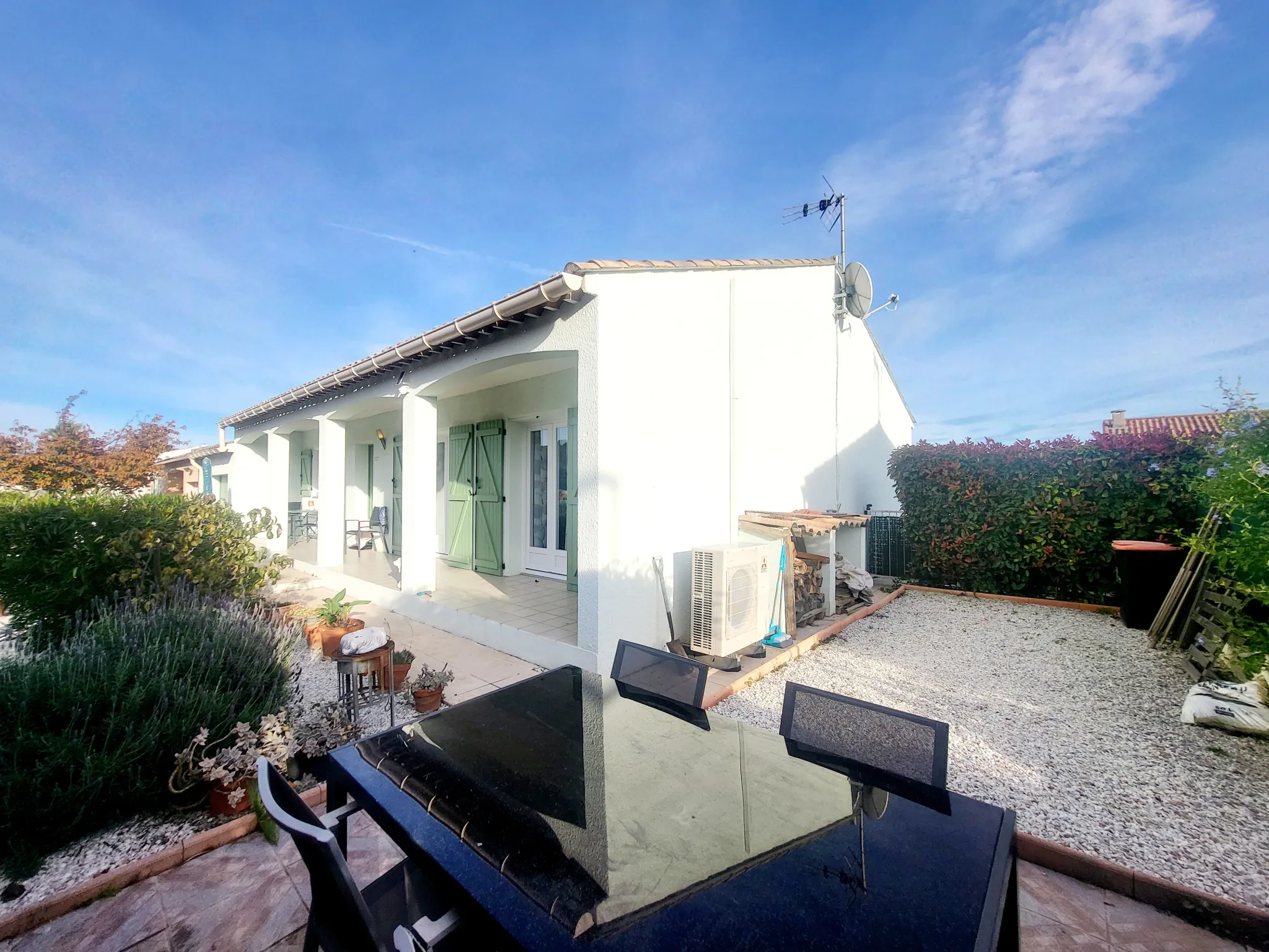 Villa moderne de plain-pied avec piscine à Valros - Rénovée et équipée