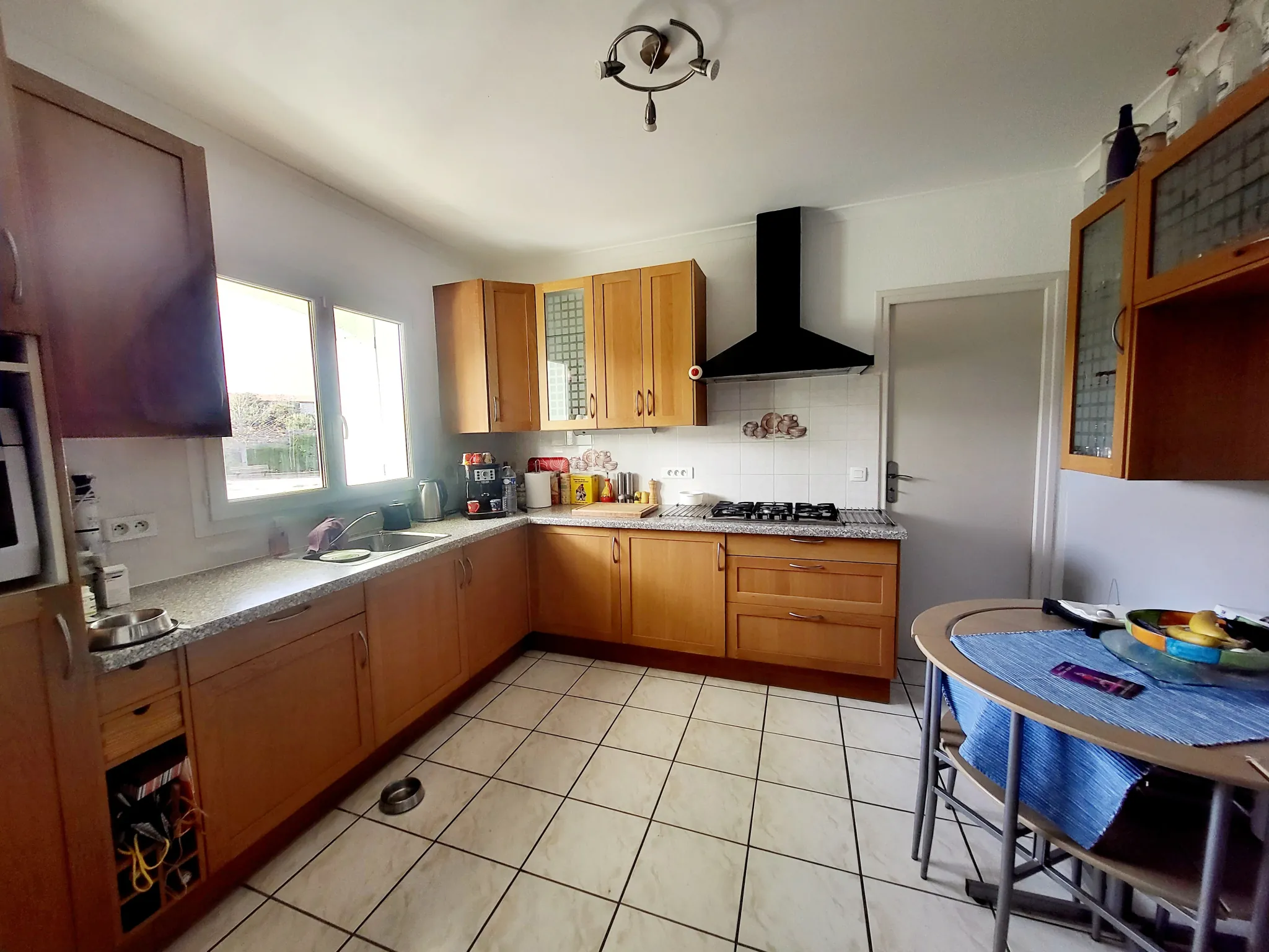 Villa moderne de plain-pied avec piscine à Valros - Rénovée et équipée 