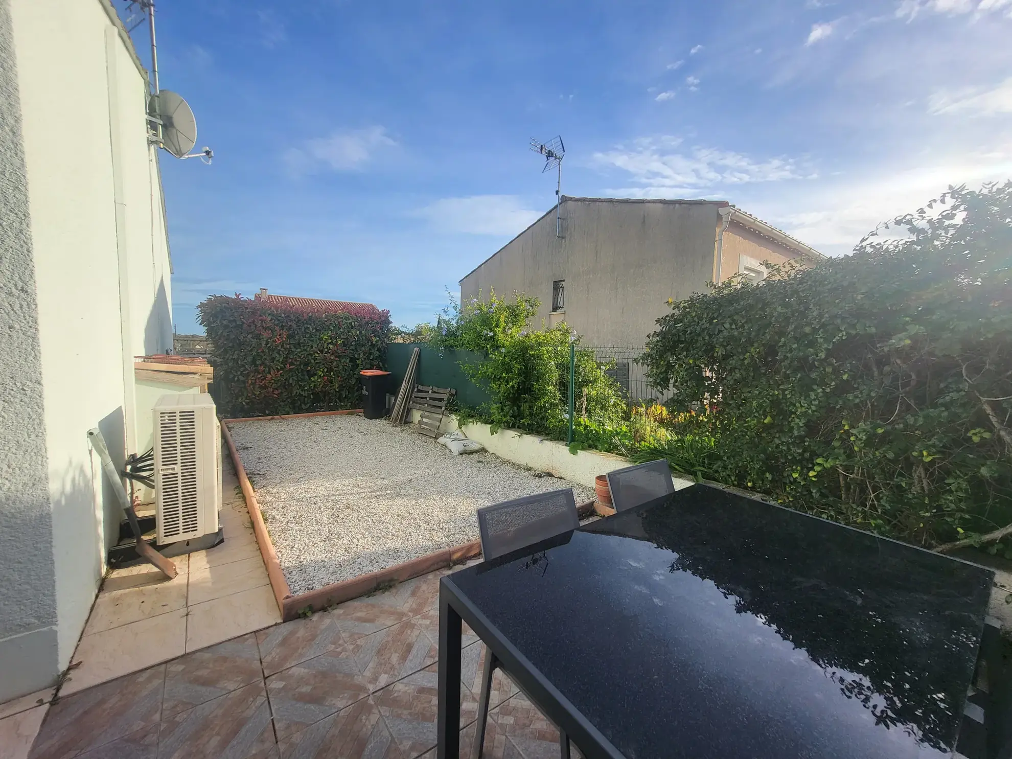 Villa moderne de plain-pied avec piscine à Valros - Rénovée et équipée 