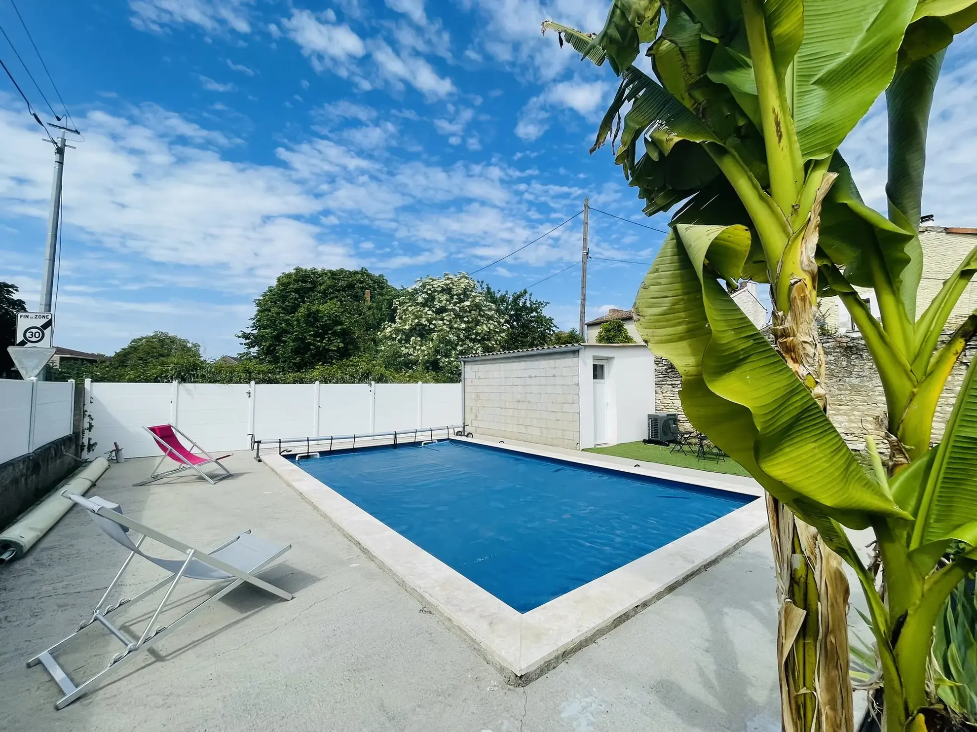 Maison de charme avec piscine chauffée à Neuville de Poitou - 105 m² 