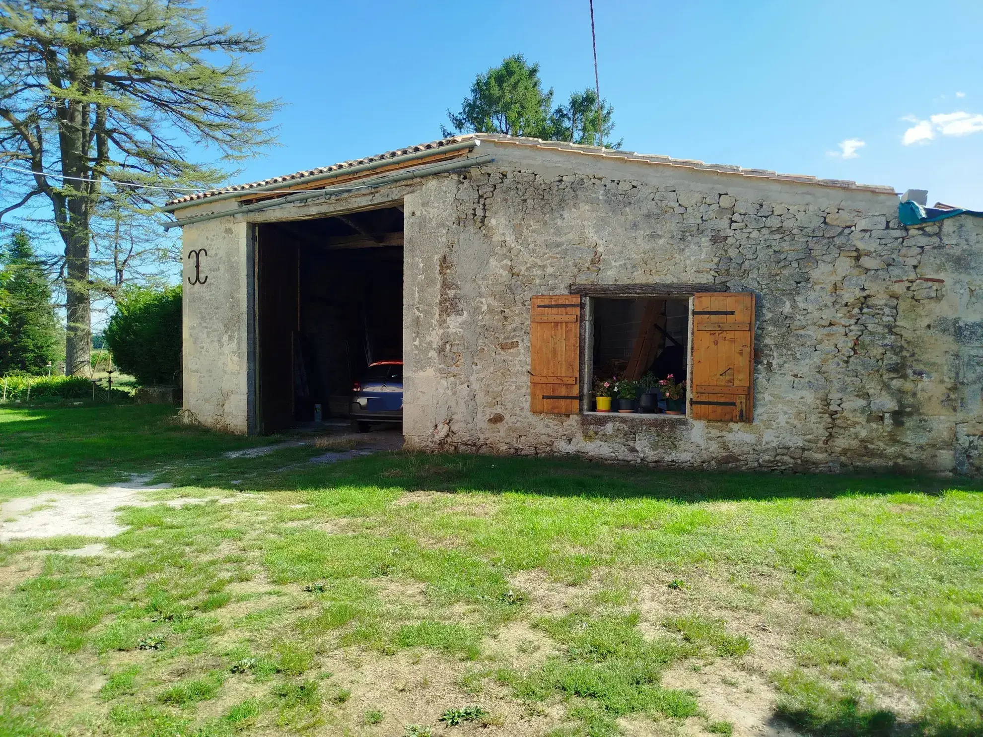Belle longère en pierre avec jardin de 3495 m² à Soussac, Gironde 