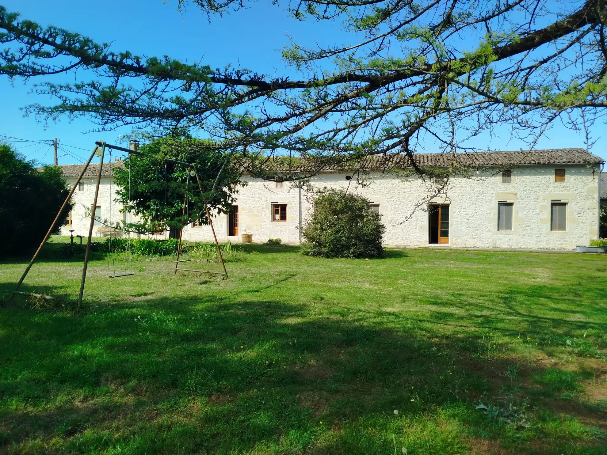 Belle longère en pierre avec jardin de 3495 m² à Soussac, Gironde 