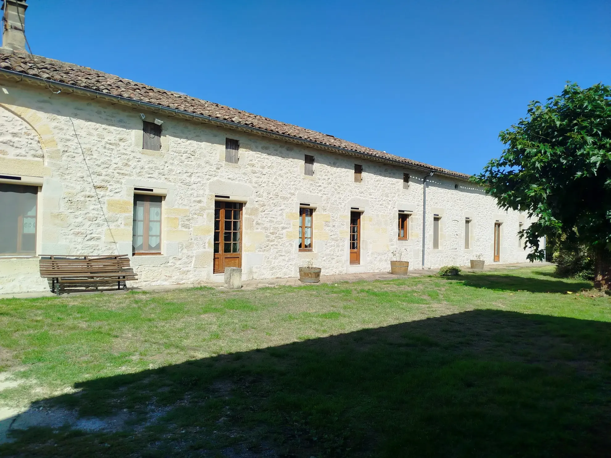 Belle longère en pierre avec jardin de 3495 m² à Soussac, Gironde 