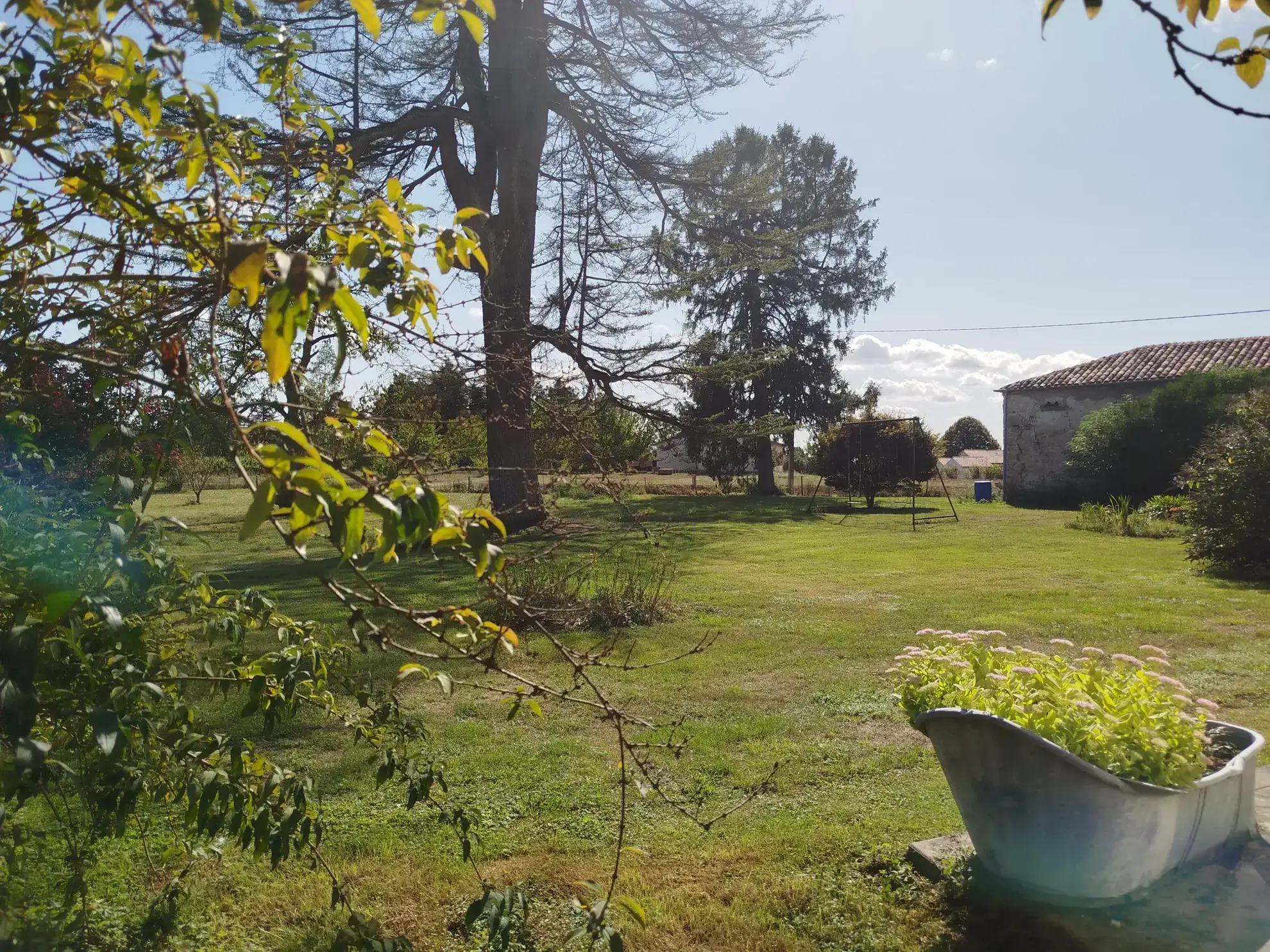 Belle longère en pierre avec jardin de 3495 m² à Soussac, Gironde 