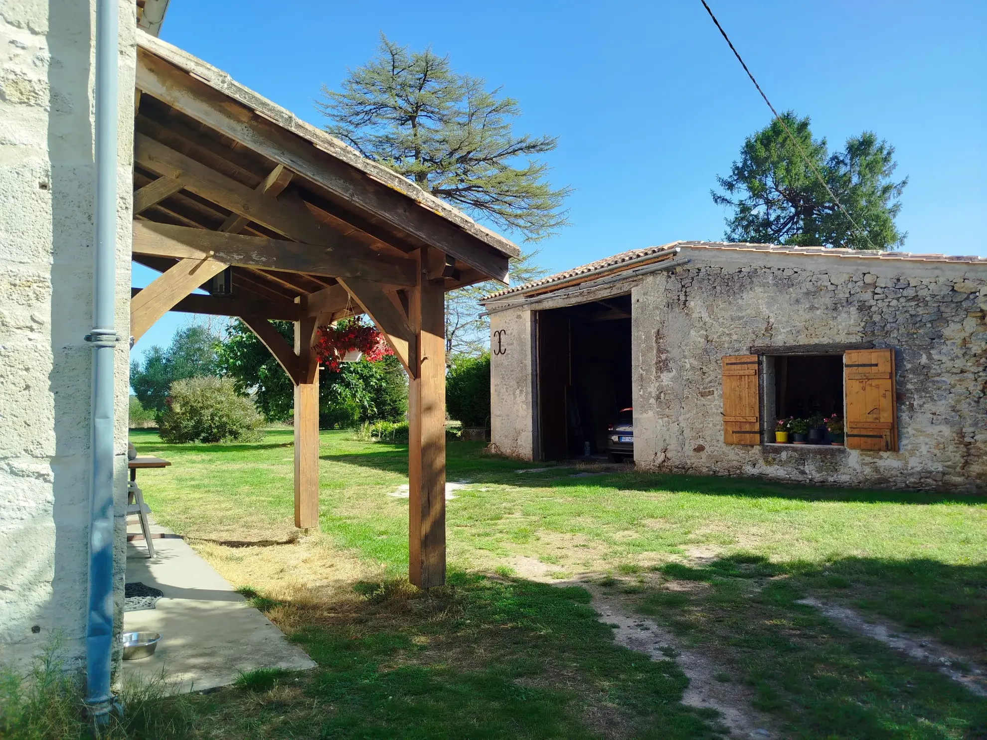 Belle longère en pierre avec jardin de 3495 m² à Soussac, Gironde 