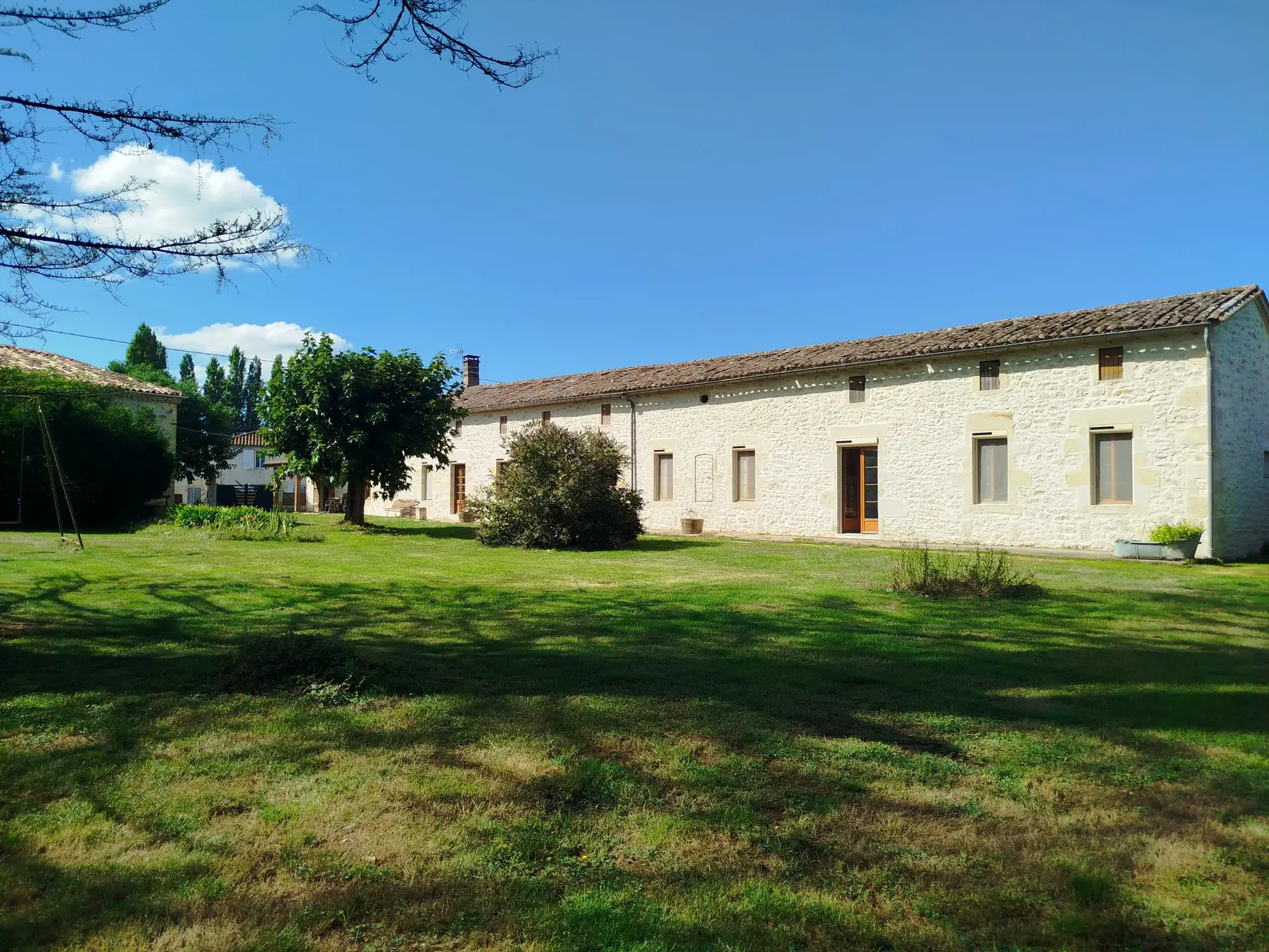 Belle longère en pierre avec jardin de 3495 m² à Soussac, Gironde 