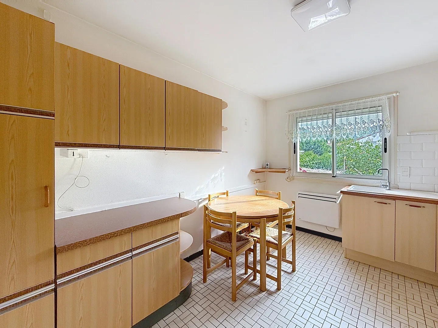 Maison 4 chambres à Millau avec garage, terrasses et vue dégagée 