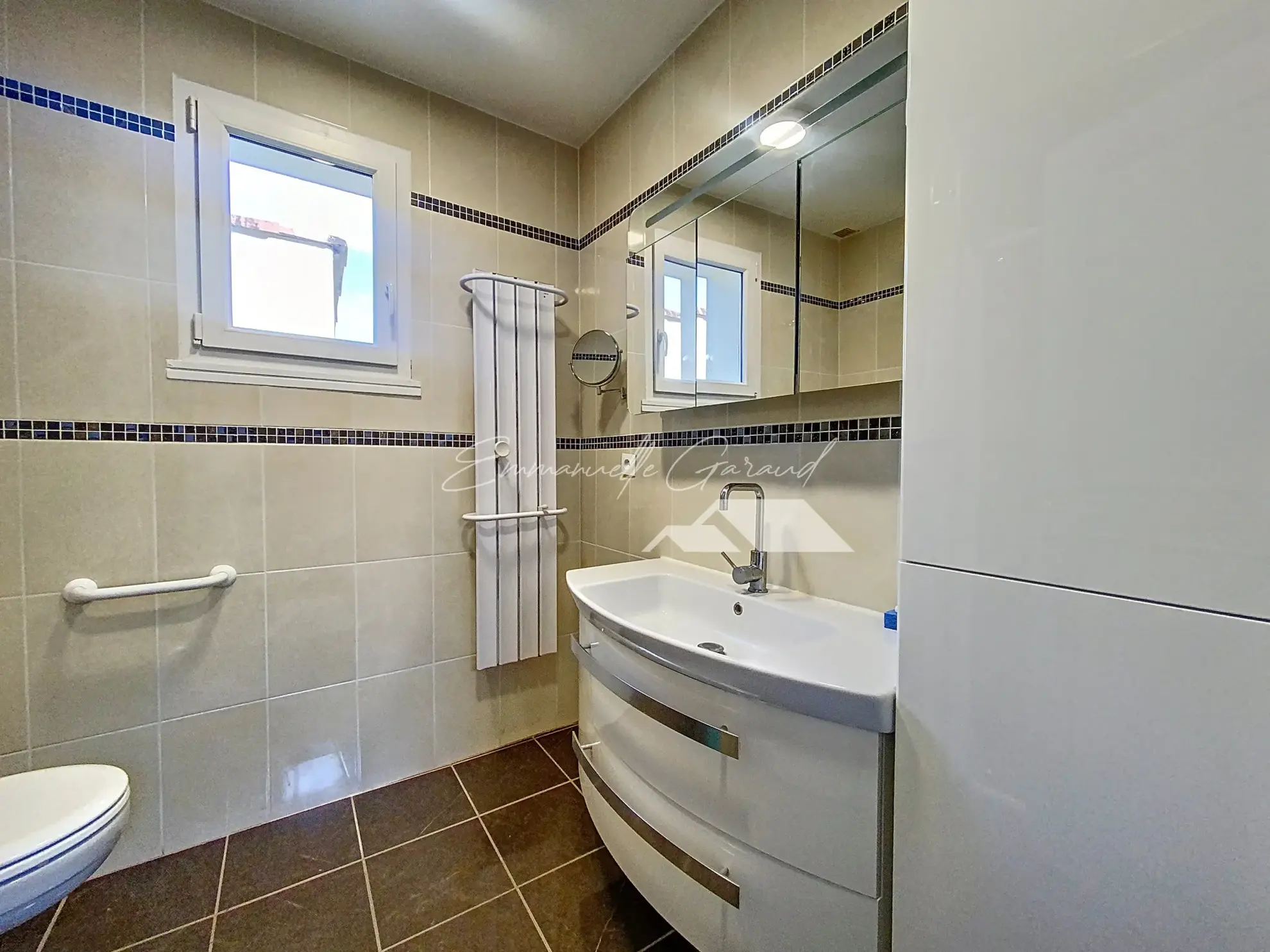 Maison 4 chambres à Millau avec garage, terrasses et vue dégagée 