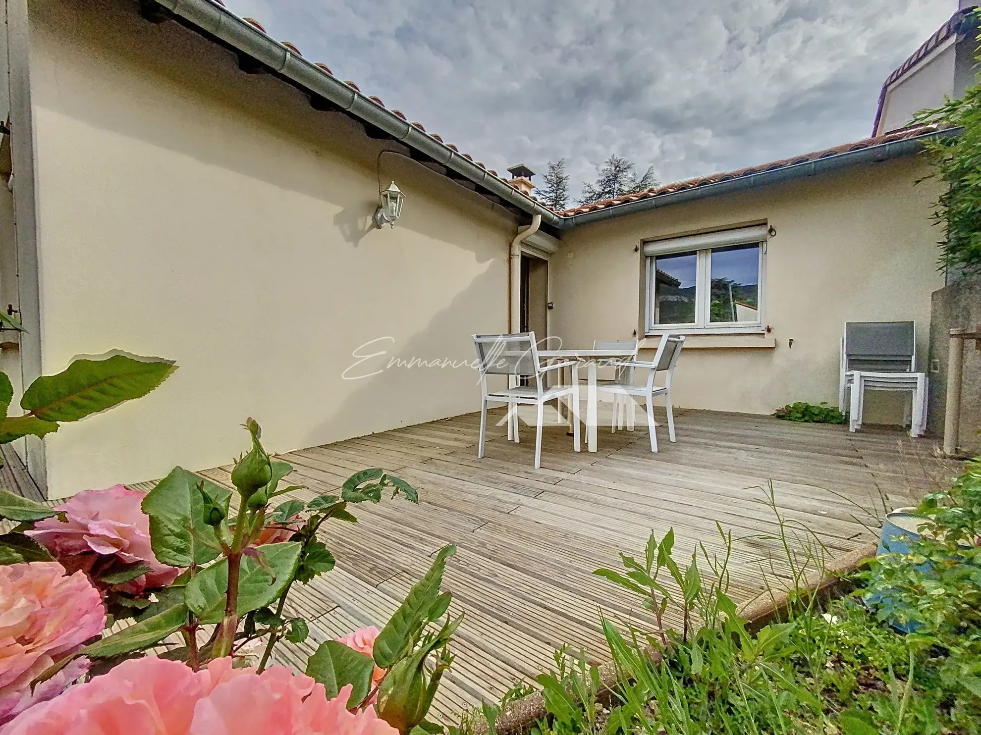 Maison 4 chambres à Millau avec garage, terrasses et vue dégagée 