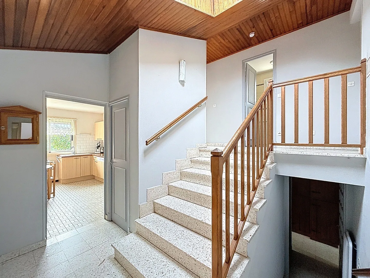 Maison 4 chambres à Millau avec garage, terrasses et vue dégagée 