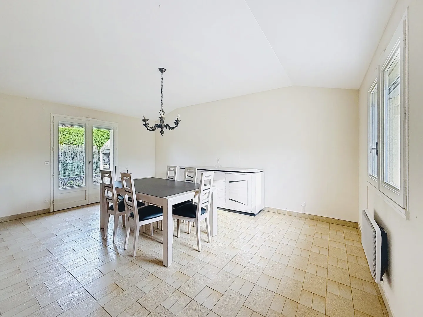 Maison 4 chambres à Millau avec garage, terrasses et vue dégagée 