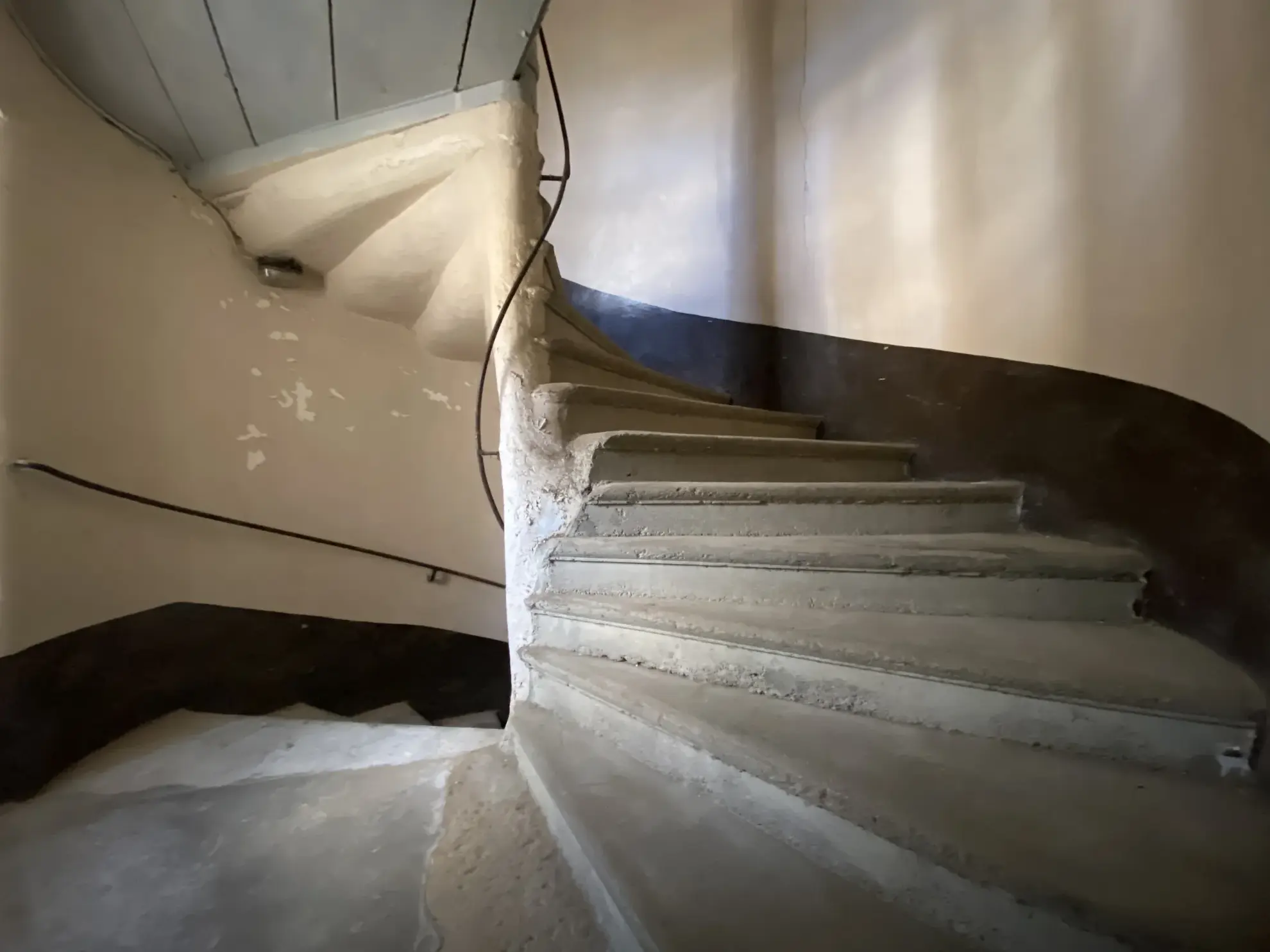 Magnifique ensemble immobilier en pierre avec terrain constructible à Ségur (Aveyron) 